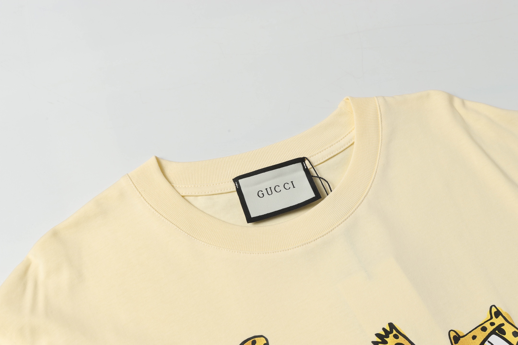 “Gucci 2024 Money Panther T-Shirt: Stylish Comfort in Pure Cotton Meow Color” - 图片 5