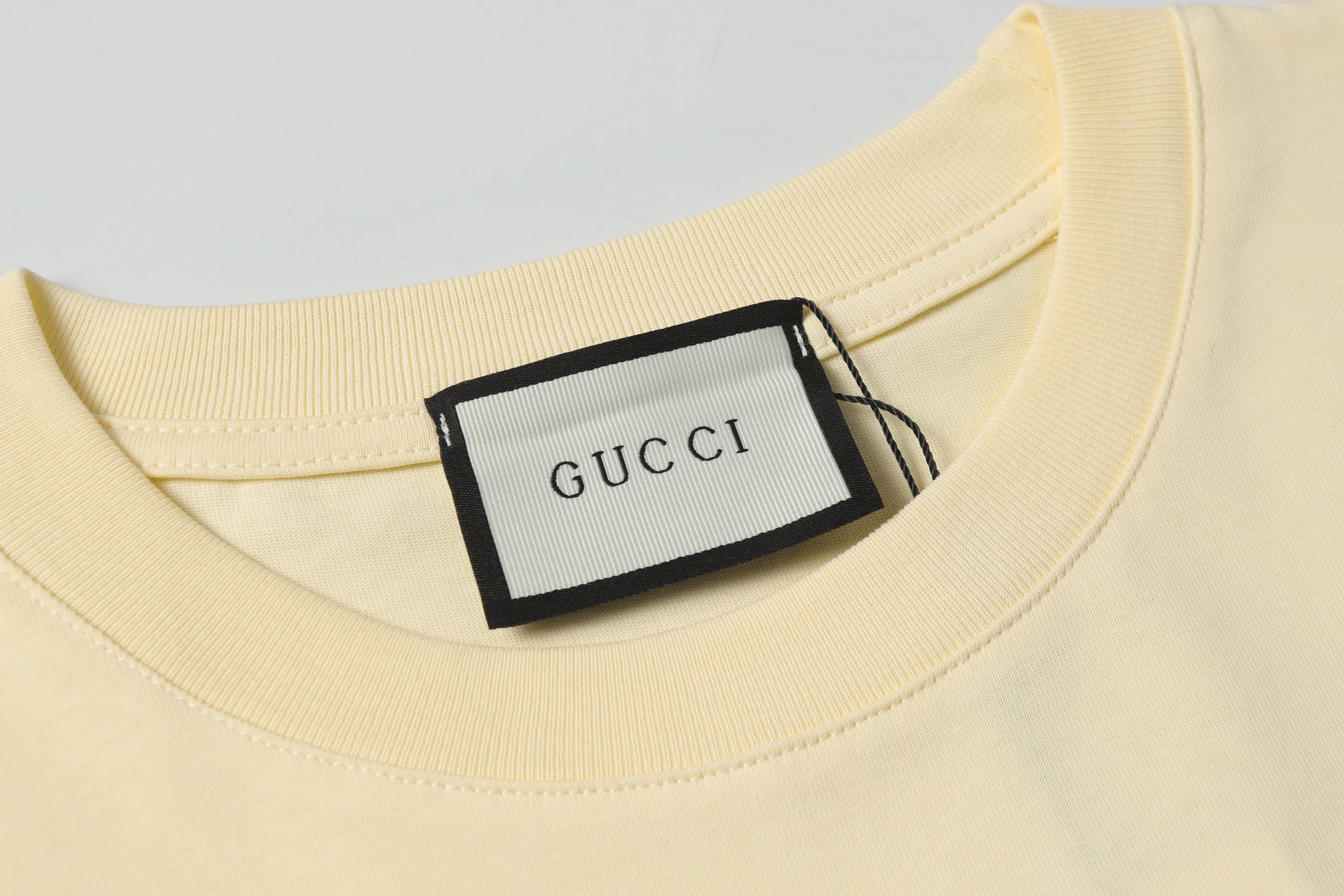 “Gucci 2024 Money Panther T-Shirt: Stylish Comfort in Pure Cotton Meow Color” - 图片 3
