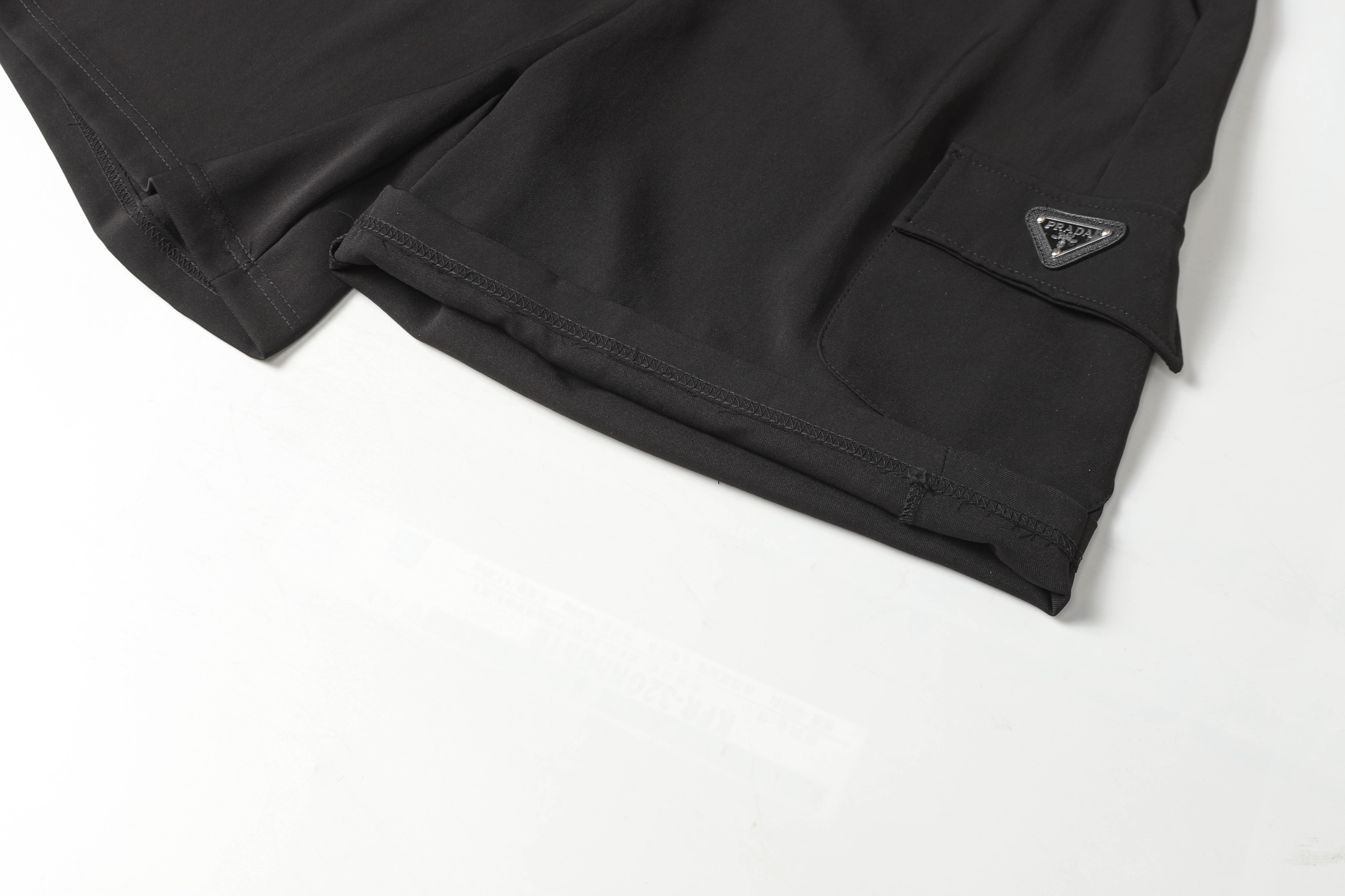 PRADA New Black Metallic Shorts for Spring/Summer 2022 in Various Sizes - 图片 7
