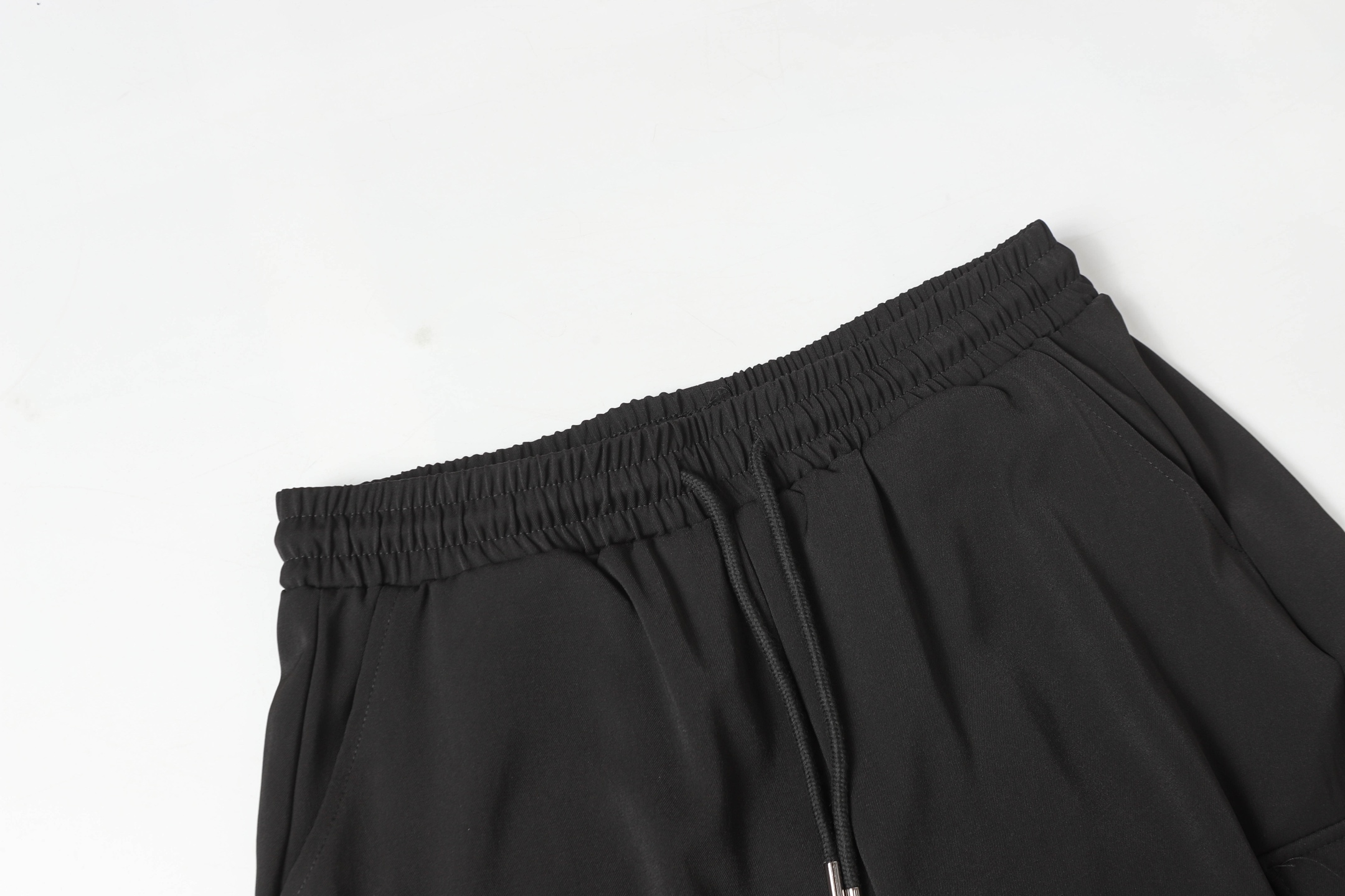 PRADA New Black Metallic Shorts for Spring/Summer 2022 in Various Sizes - 图片 9