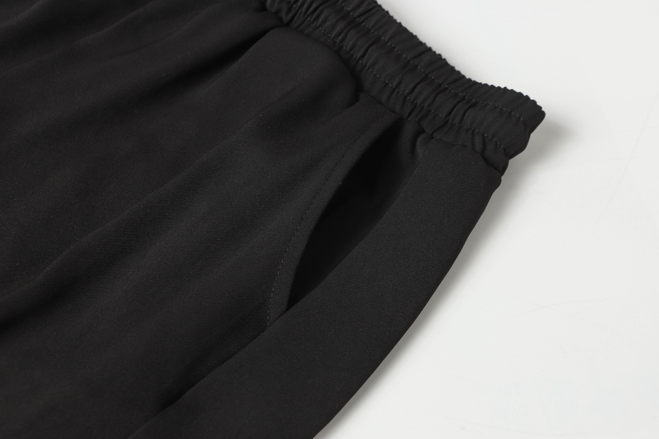 PRADA New Black Metallic Shorts for Spring/Summer 2022 in Various Sizes - 图片 8