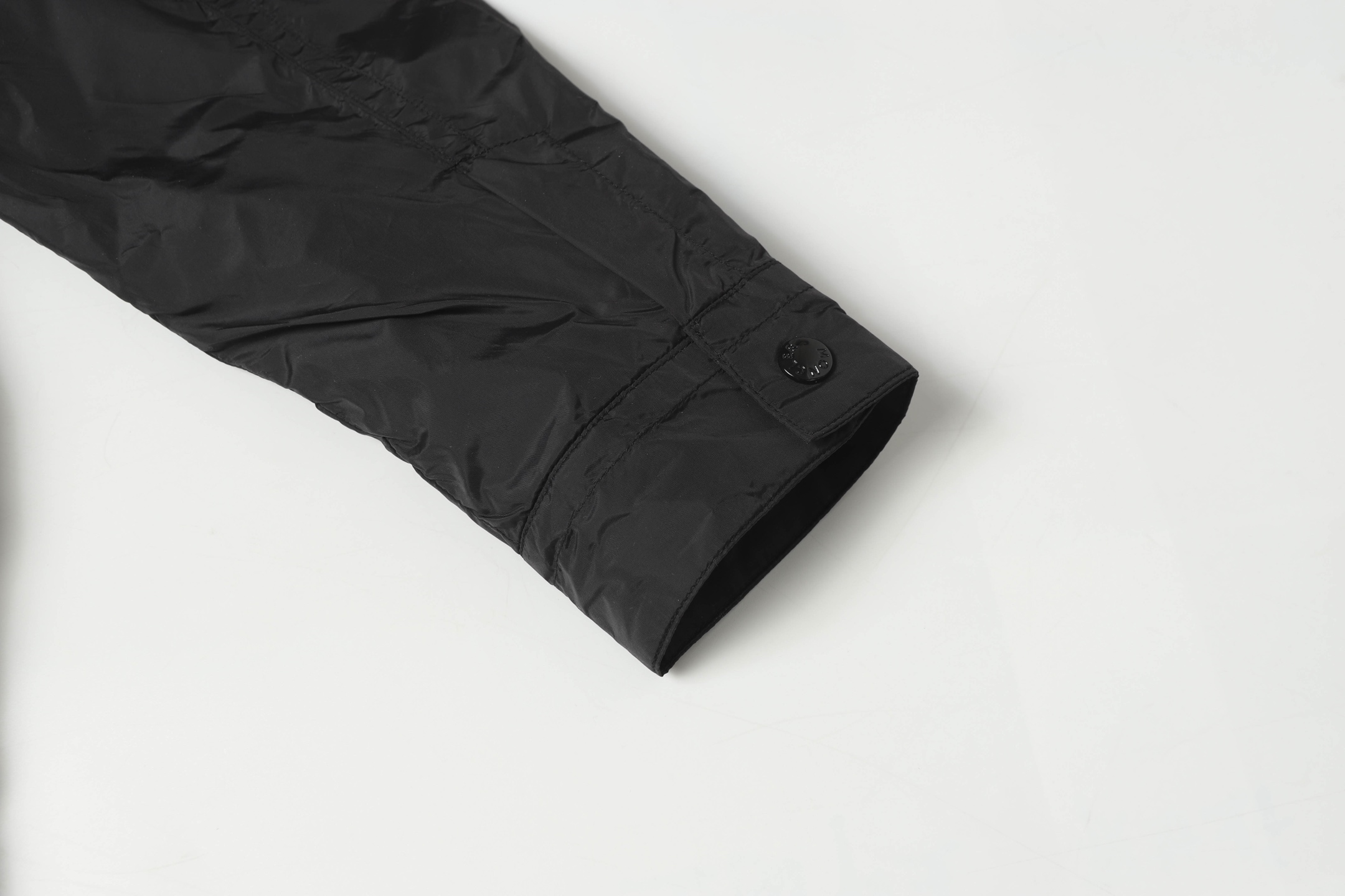Moncler Summer Sunscreen Jacket: Stylish, UV-Resistant, High-End. - 图片 5