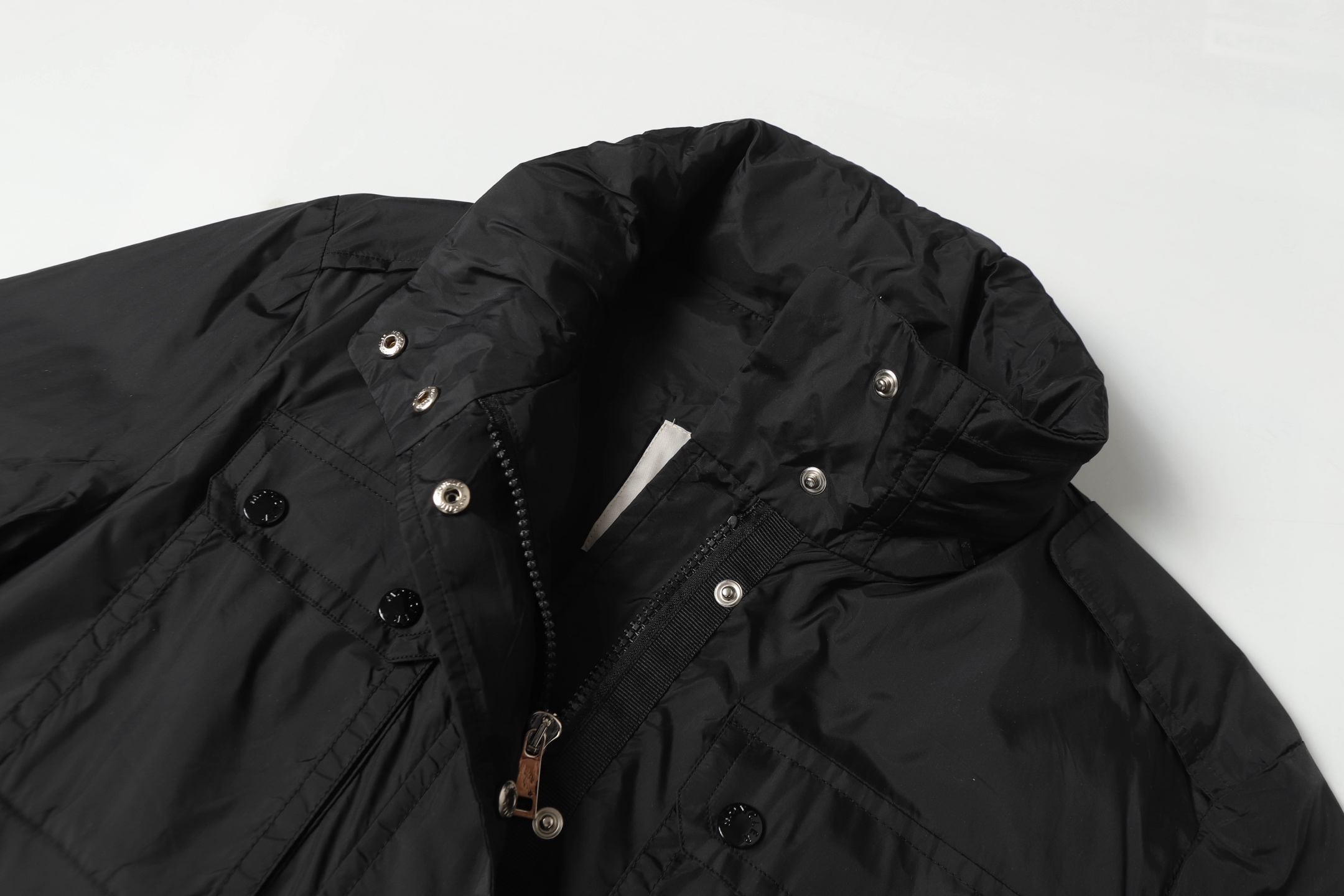 Moncler Summer Sunscreen Jacket: Stylish, UV-Resistant, High-End. - 图片 3