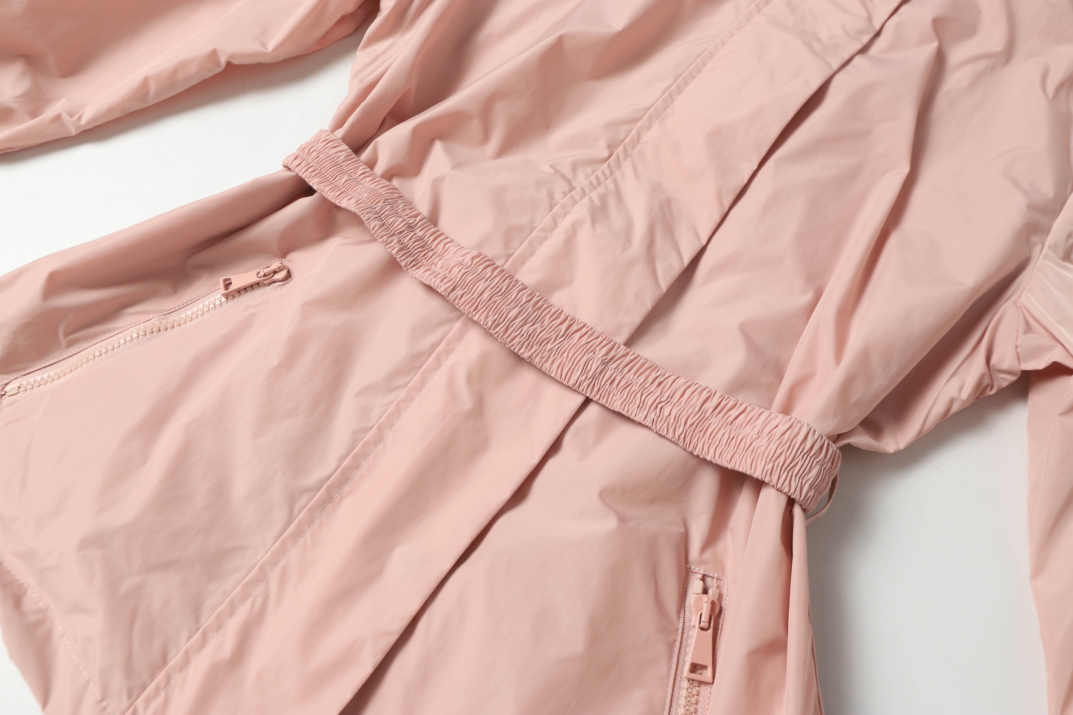 Moncler Women’s Hat and Jackets: Hot Weather Essentials in Black, White, and Pink - 图片 5