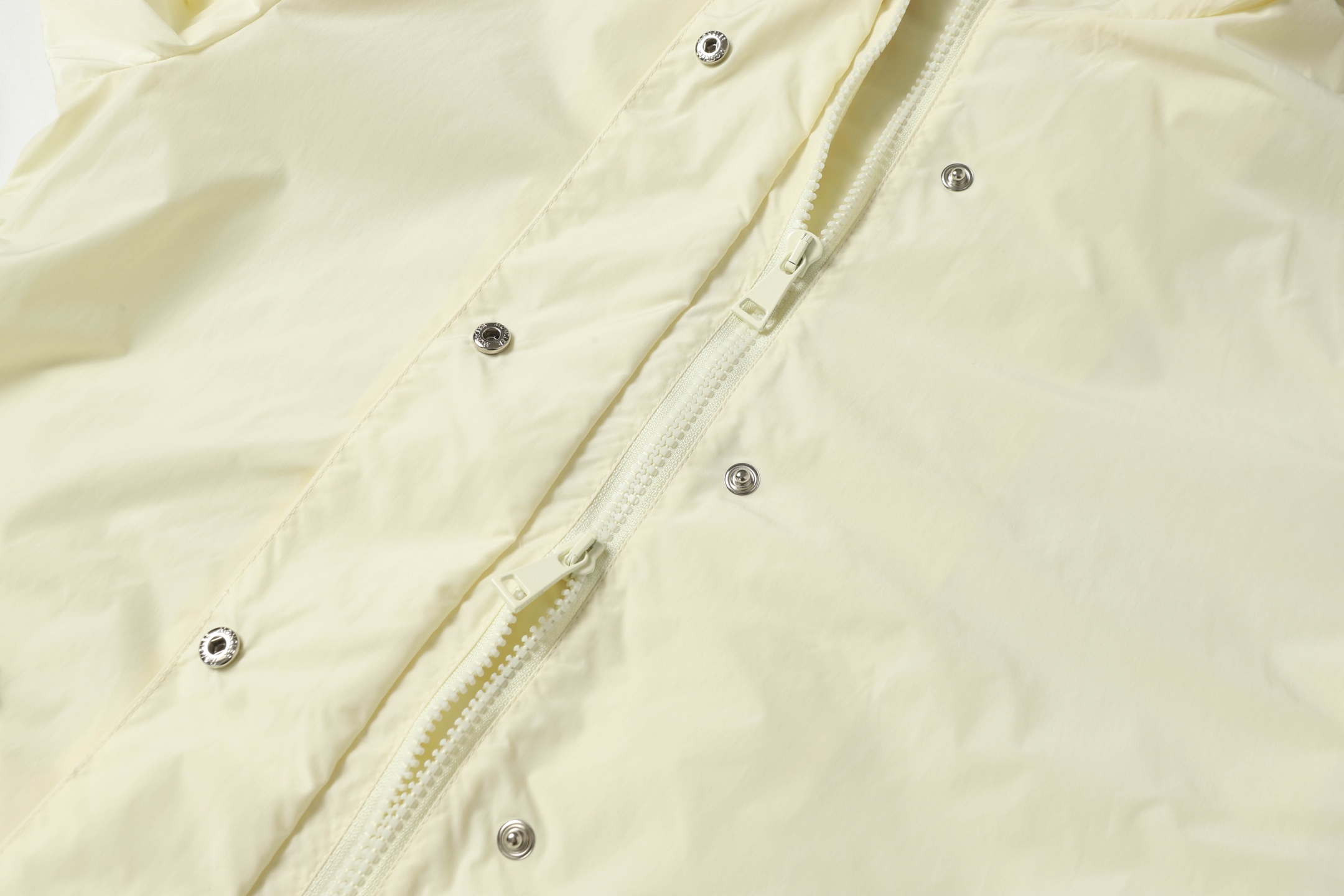 Moncler Women’s Hat, Sunscreen Jacket, and Short Jacket – Hot Assembly Elements for Weather - 图片 8