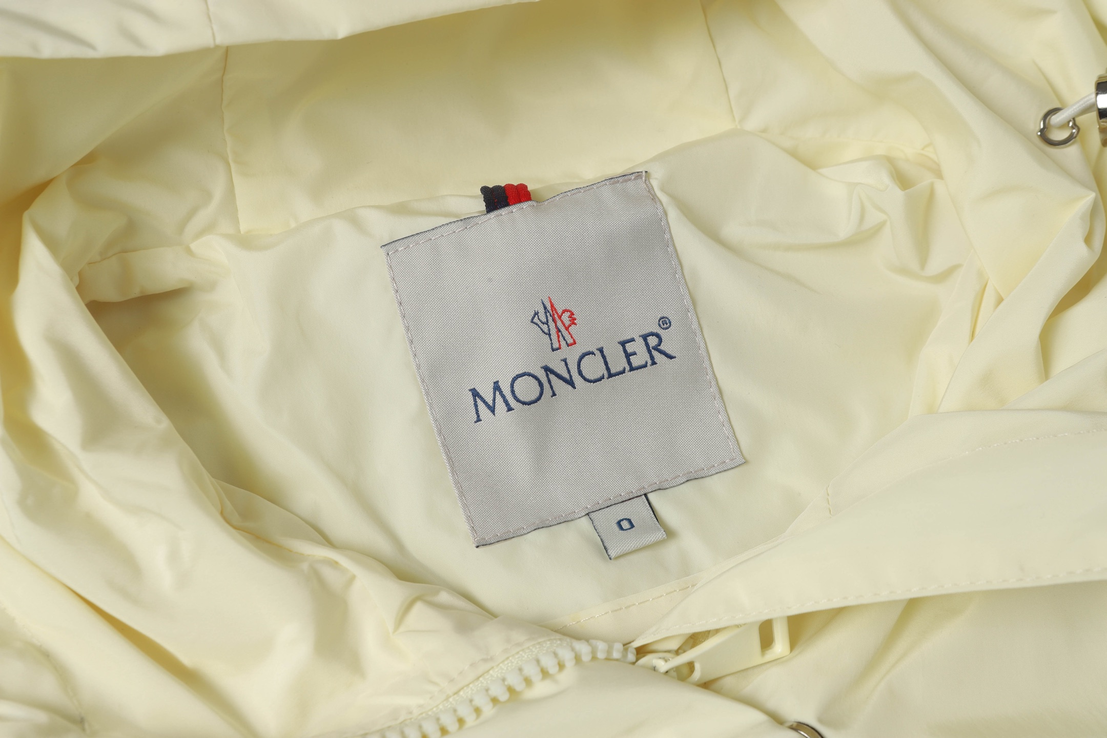 Moncler Women’s Hat, Sunscreen Jacket, and Short Jacket – Hot Assembly Elements for Weather - 图片 5