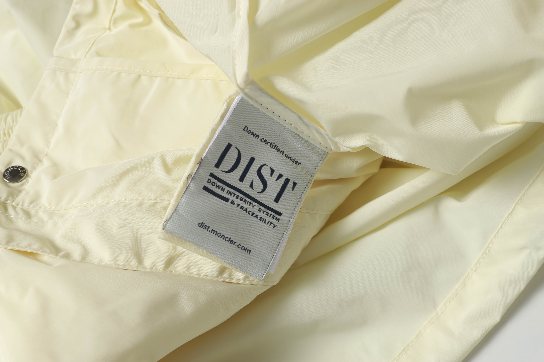 Moncler Women’s Hat, Sunscreen Jacket, and Short Jacket – Hot Assembly Elements for Weather - 图片 9