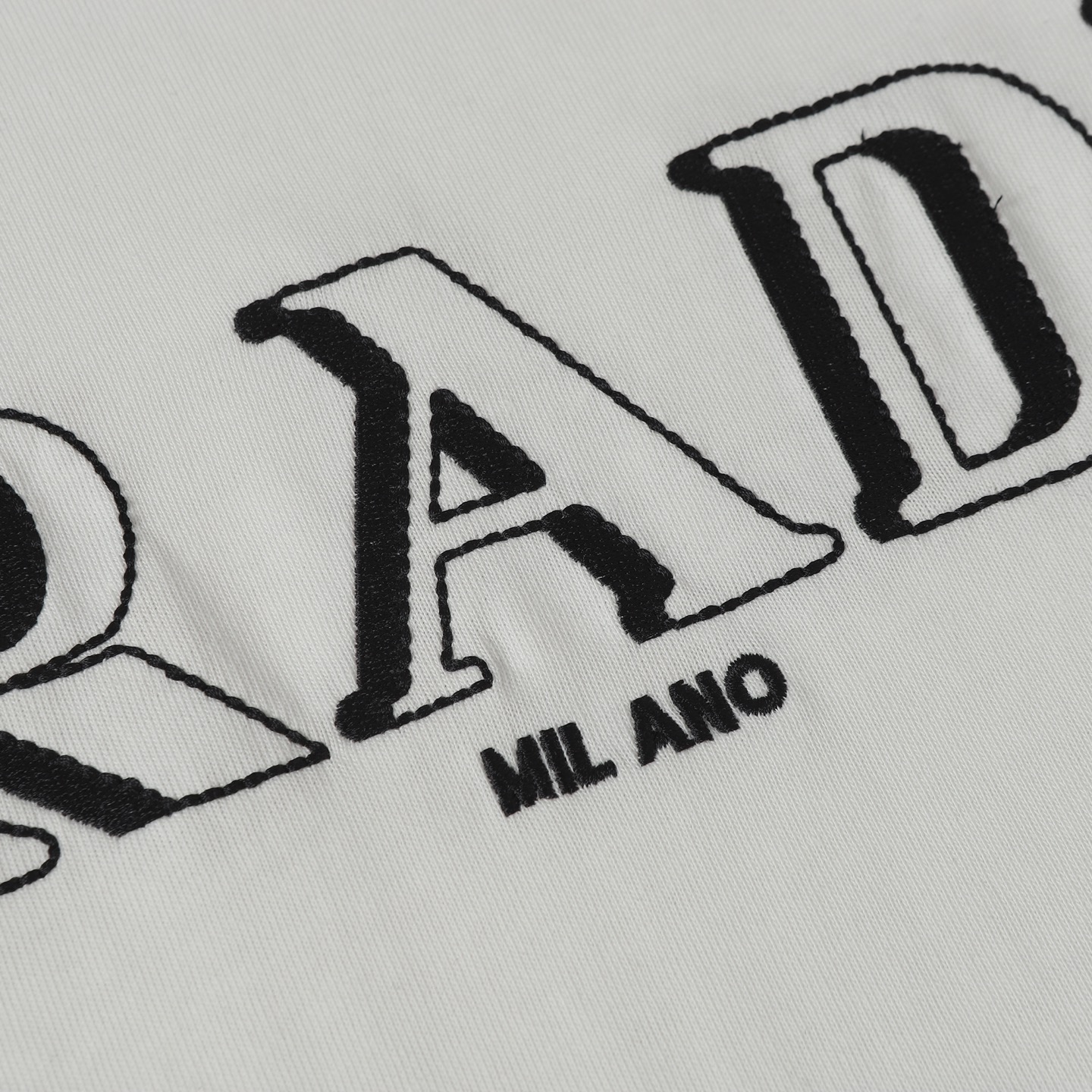 Prada Camiseta de Manga Corta con Logo 3D Bordado para Hombre 6 i1749026019237 349 0 12