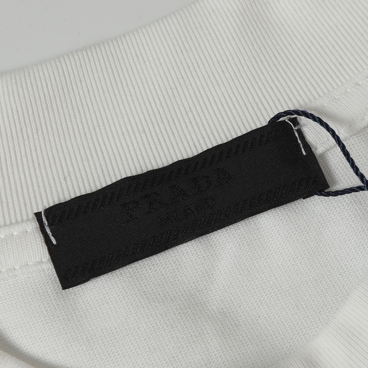 Prada Camiseta de Manga Corta con Logo 3D Bordado para Hombre 14 i1749026019284 2243 0 4