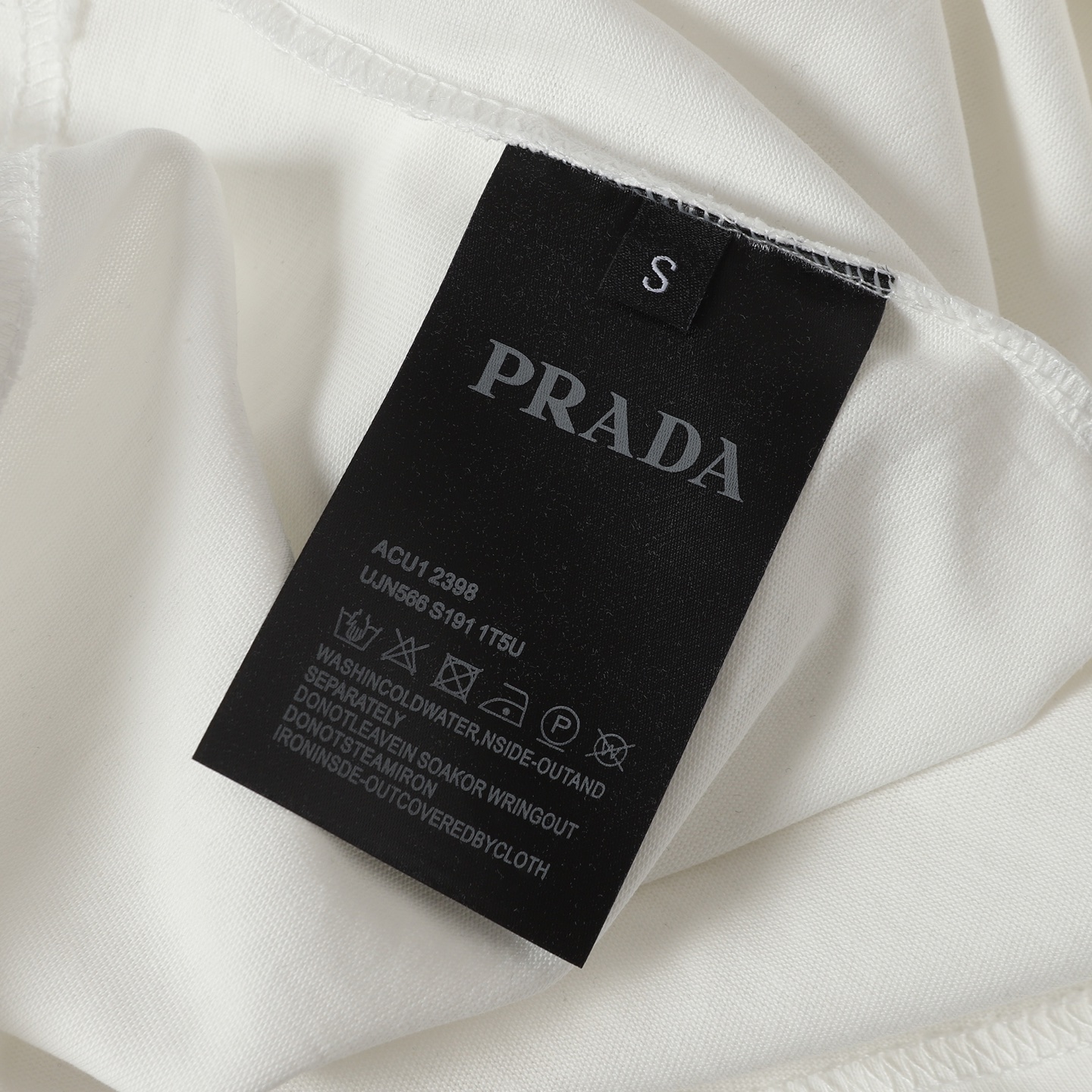 Prada Camiseta de Manga Corta con Logo 3D Bordado para Hombre 10 i1749026026591 5806 0 9