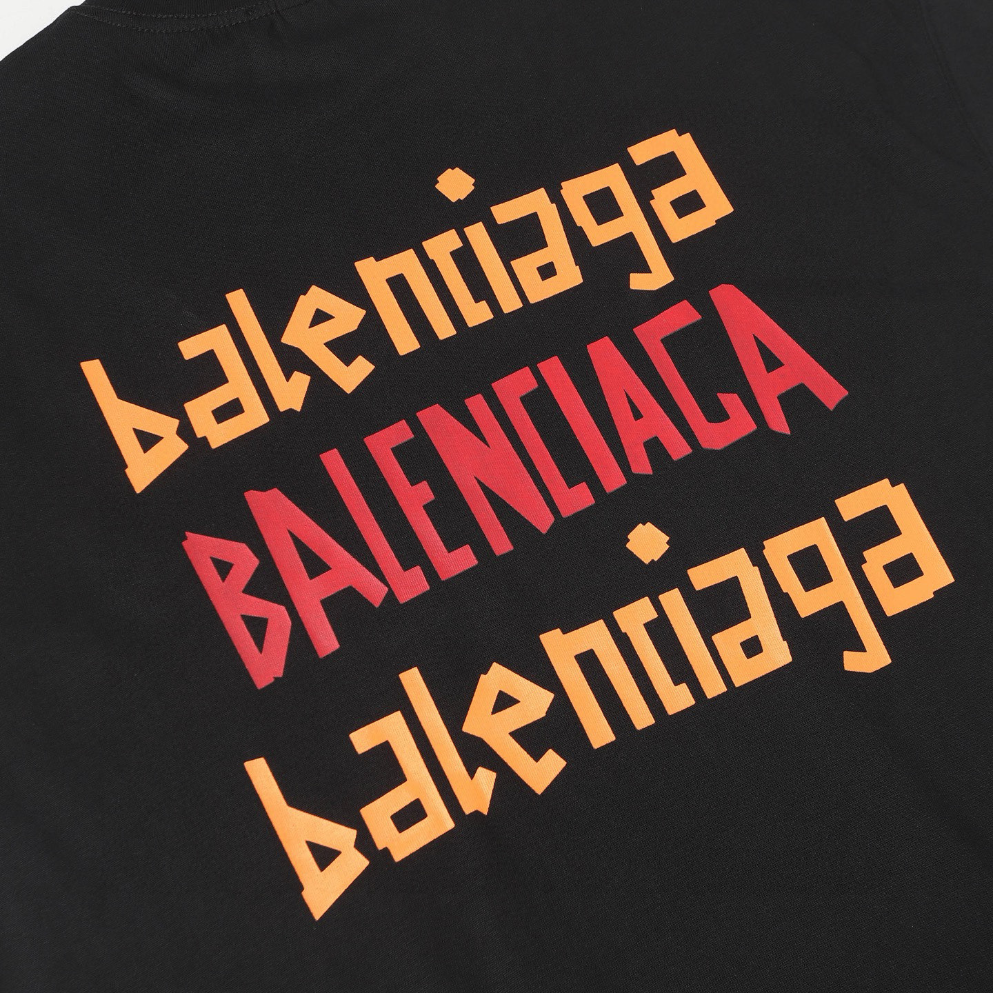 Balenciaga Camiseta de Manga Corta con Estampado de Logo para Hombre y Mujer 12 i1749979239960 9689 0 10