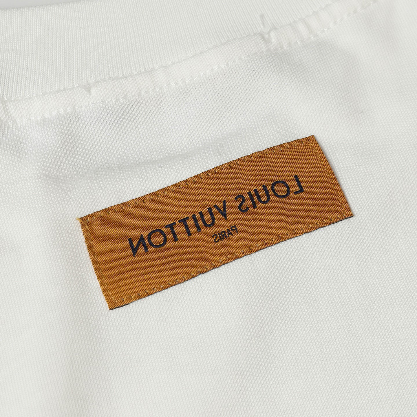 Louis Vuitton Camiseta con Estampado Graffiti y Logo, Unisex, Algodón Premium 9 i1749979609648 6217 0 7