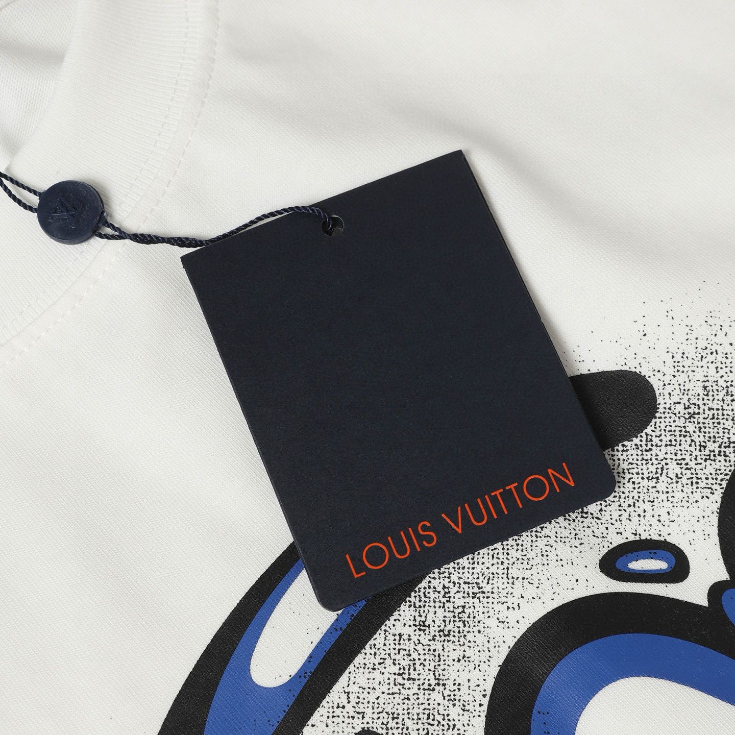 Louis Vuitton Camiseta con Estampado Graffiti y Logo, Unisex, Algodón Premium 6 i1749979613887 7919 0 4