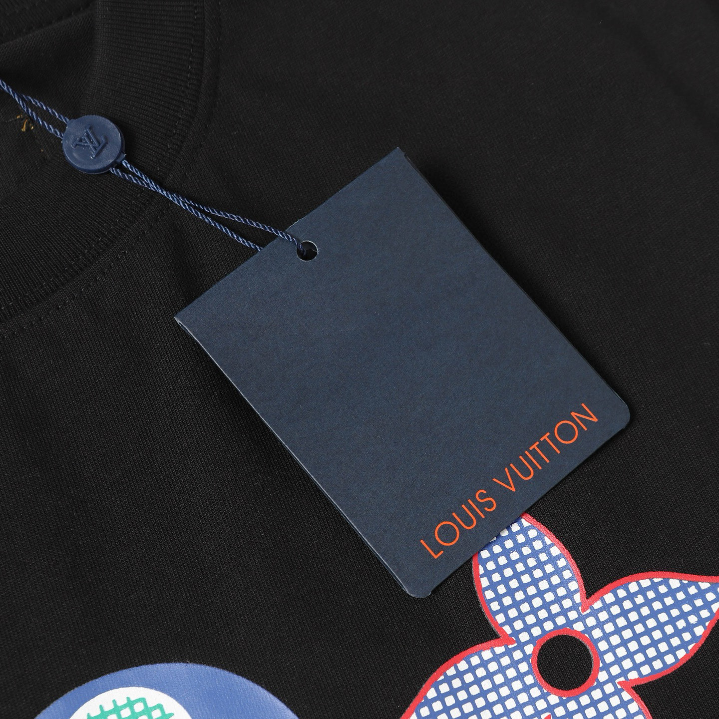 Louis Vuitton Camiseta de Algodón con Estampado de Flores Monogram, Negro 4 i1749980672591 9494 0 2