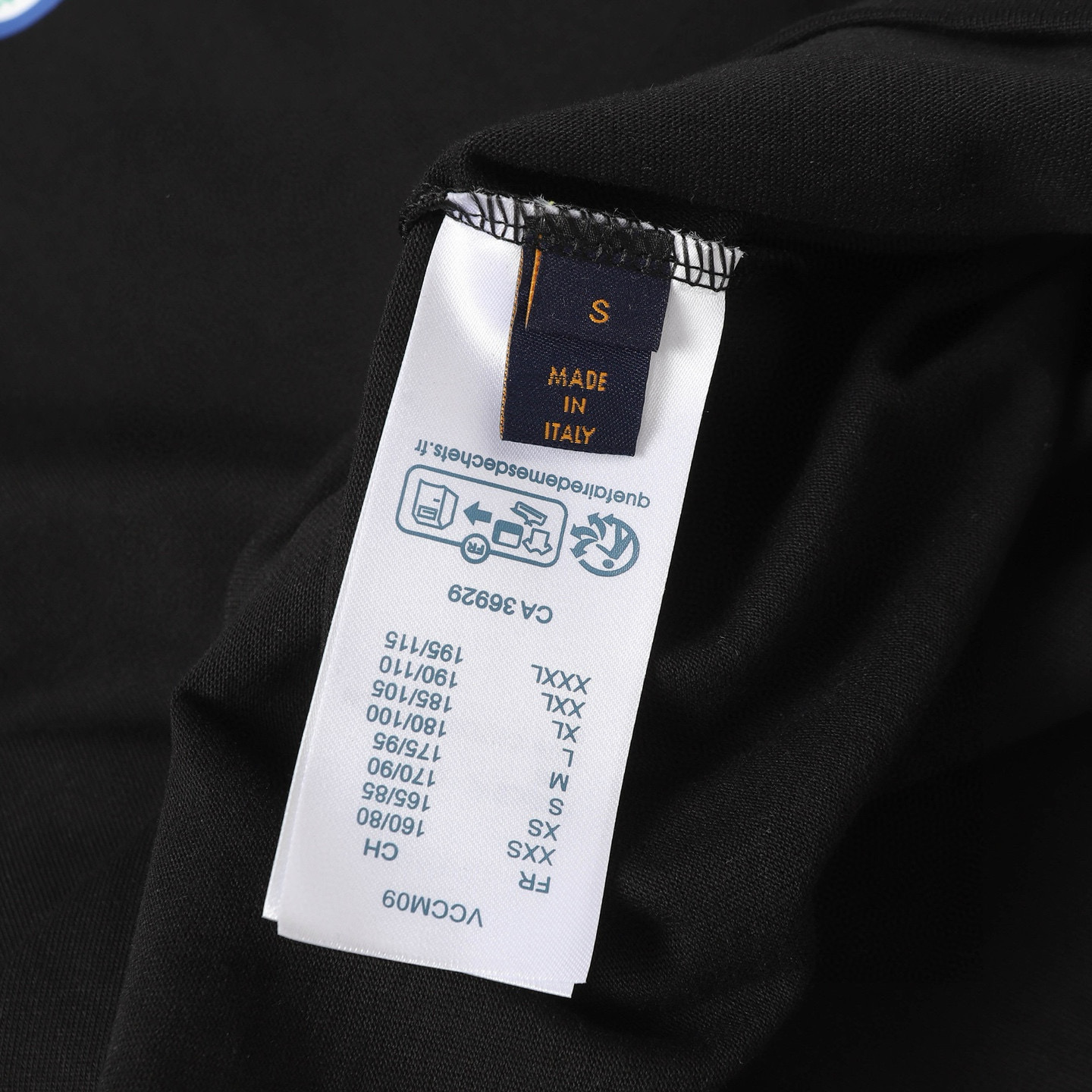 Louis Vuitton Camiseta de Algodón con Estampado de Flores Monogram, Negro 8 i1749980674182 3910 0 6