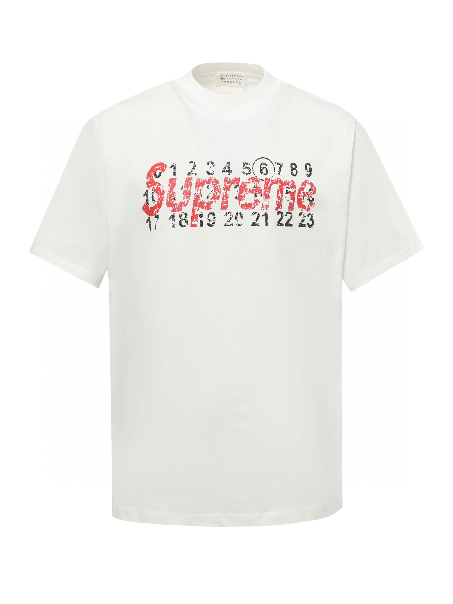 MM6 ✘ Supreme colaboración 25SS nueva camiseta de manga corta con estampado. Esta pieza tiene doble logo en la parte de…