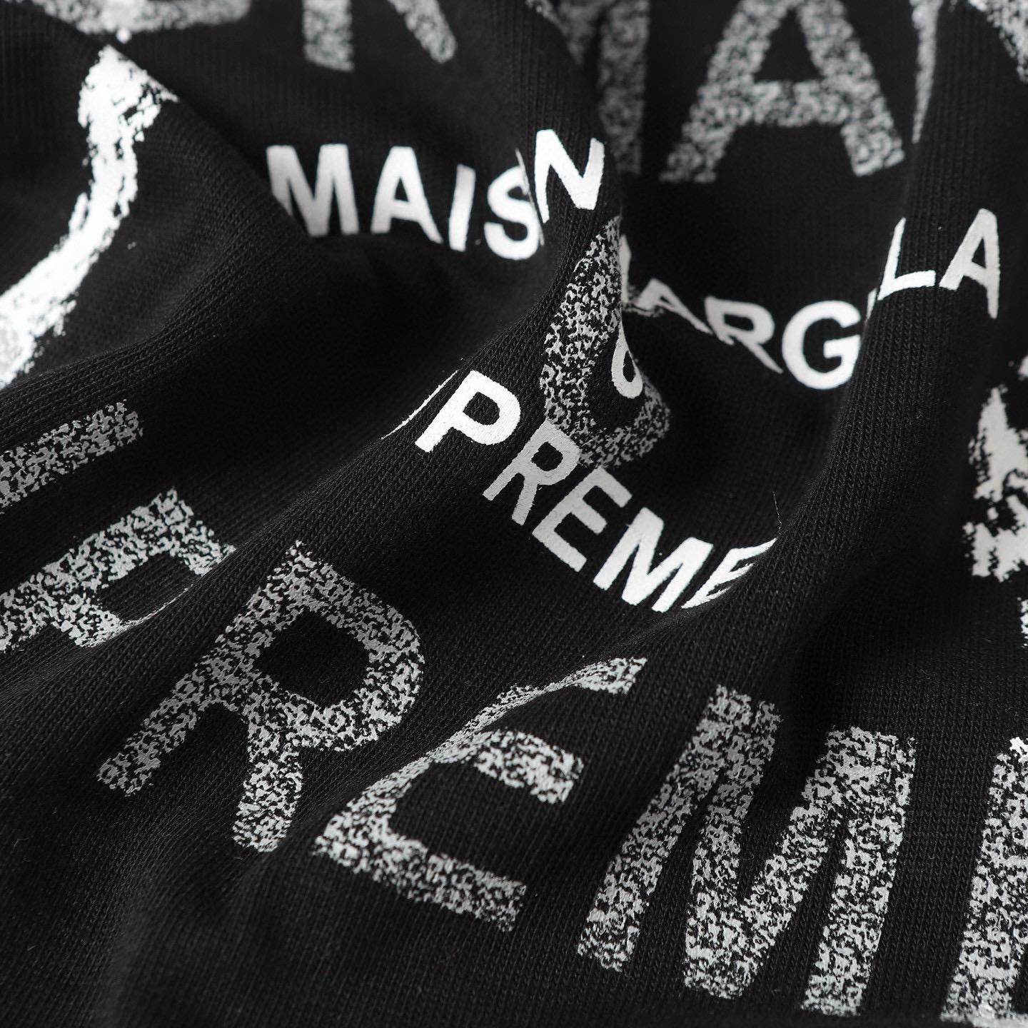 Supreme x MM6 Maison Margiela Camiseta de Manga Corta con Diseño Gráfico 5 i1749985801726 4084 0 3