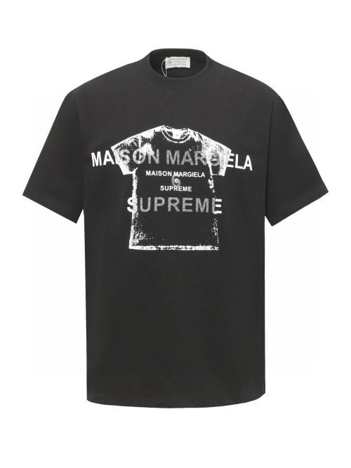 Supreme x MM6 Maison Margiela Camiseta de Manga Corta con Diseño Gráfico 1 Supreme x MM6 Maison Margiela Camiseta de Manga Corta con Diseño Gráfico