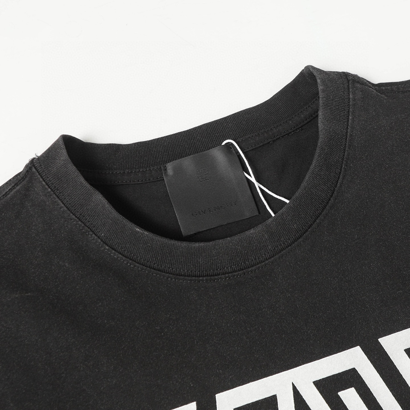 Givenchy 22SS Camiseta de Manga Corta con Estampado de Estrella Lavada 4 i1749986446251 5056 0 2
