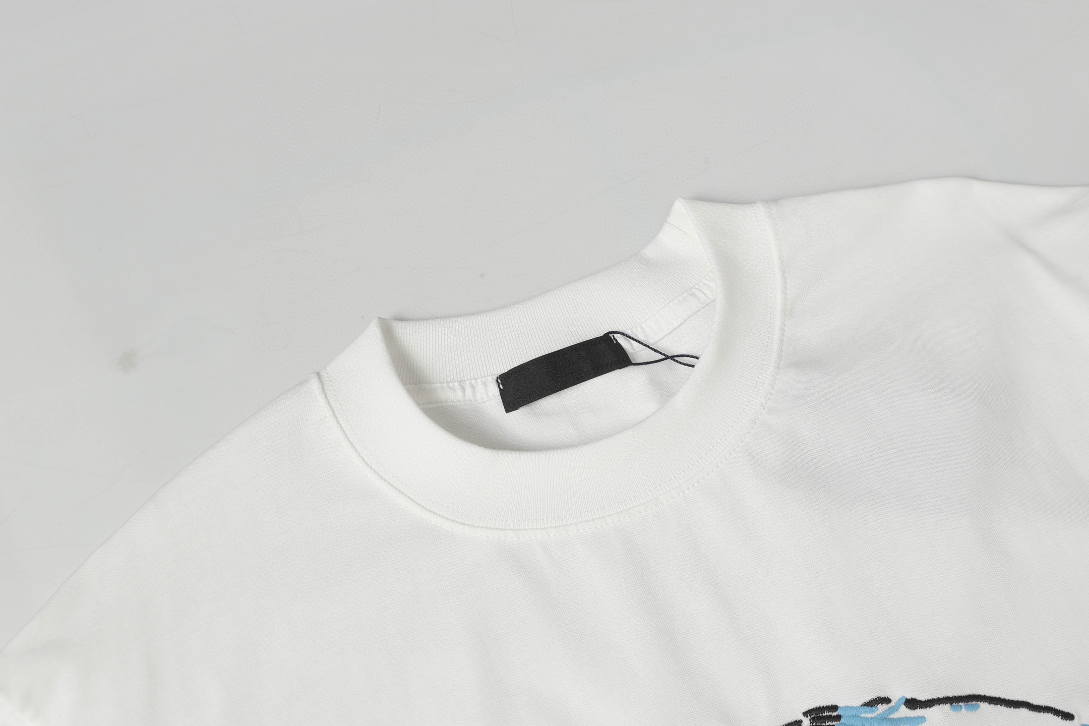 Prada Camiseta de Algodón con Bordado Circular y Logotipo para Hombre y Mujer 7 i1750002848176 6550 0 5