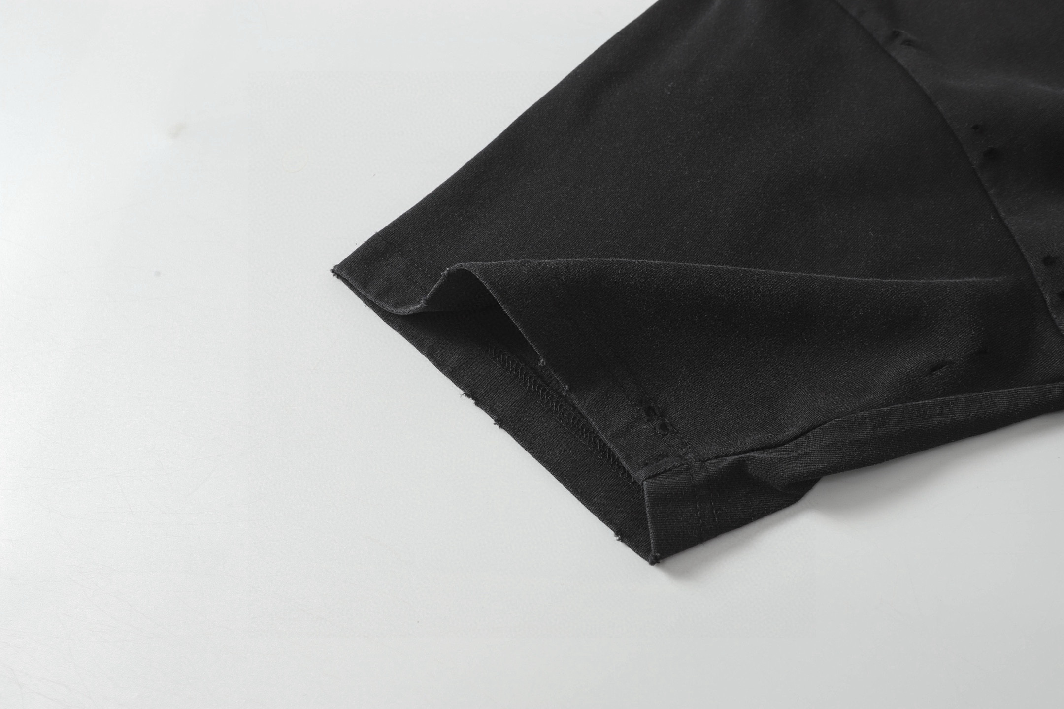 Balenciaga Camiseta de Manga Corta con Estampado de Logotipo Fundido para Hombre 8 i1750330141286 9279 0 6