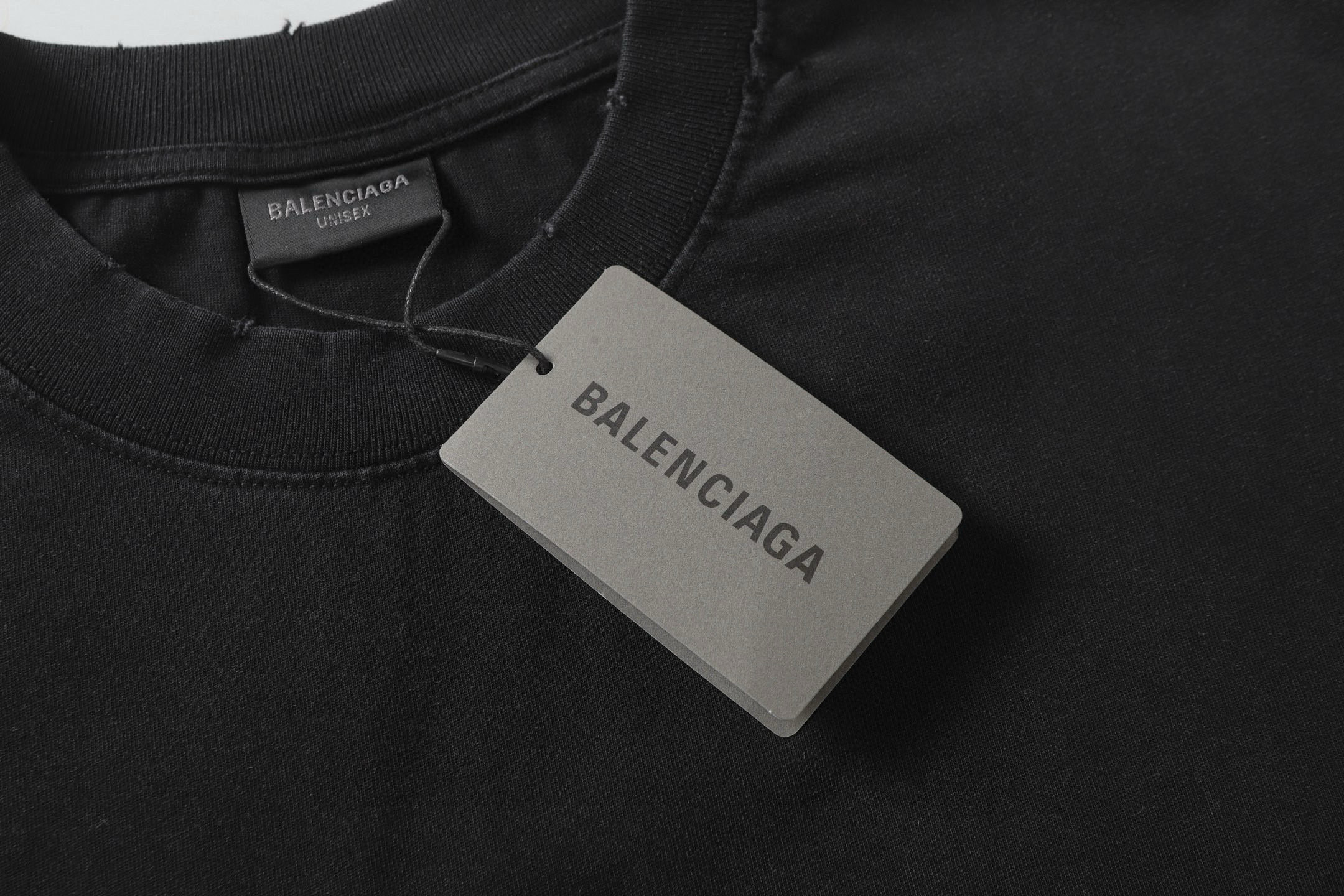 Balenciaga Camiseta de Manga Corta con Estampado de Logotipo Fundido para Hombre 7 i1750330141501 6345 0 5