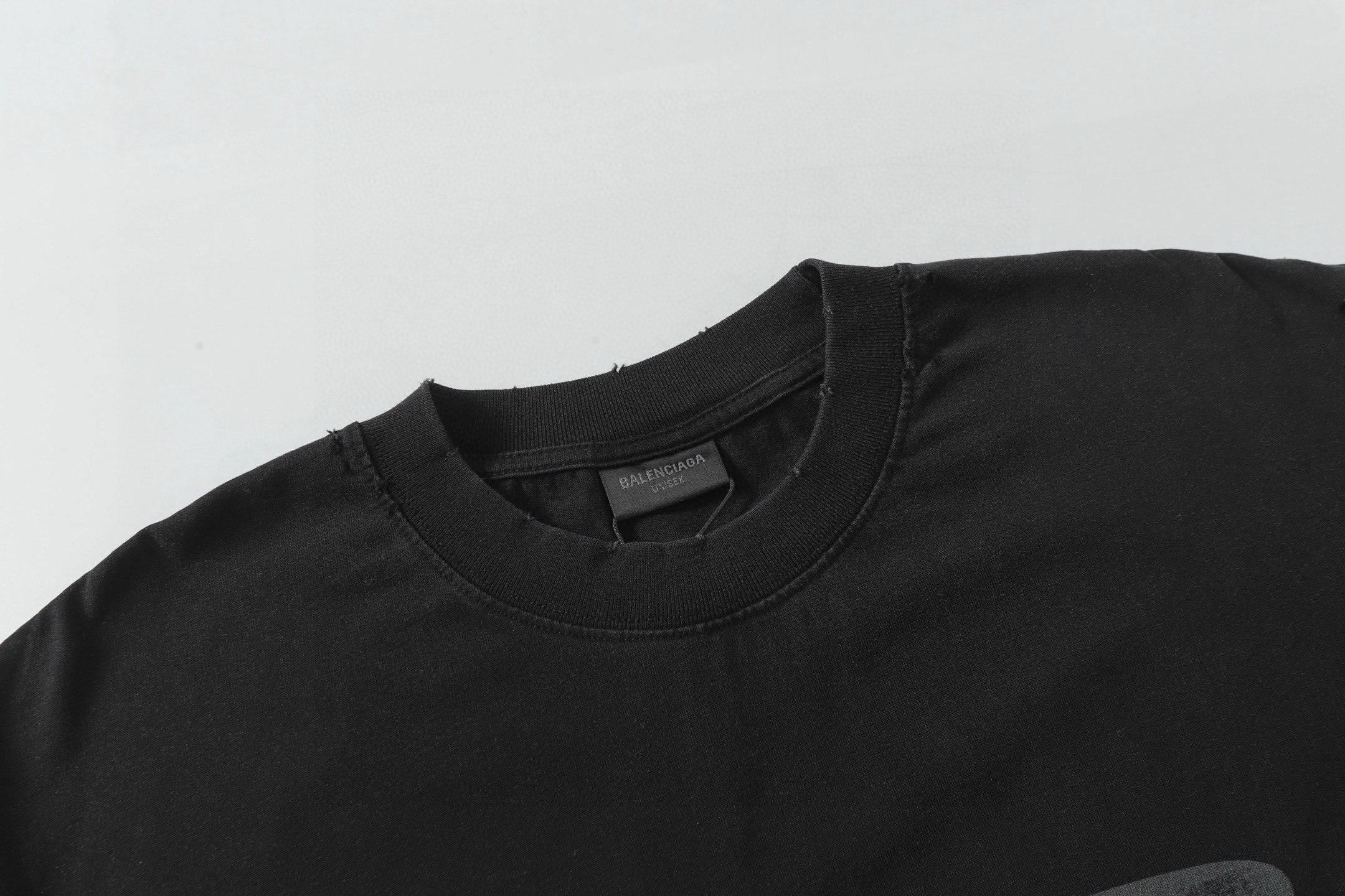 Balenciaga Camiseta de Manga Corta con Estampado de Logotipo Fundido para Hombre 4 i1750330142812 1684 0 2