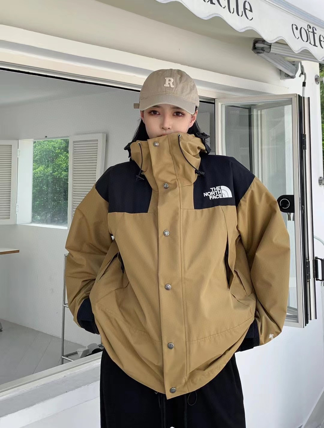 模特上身图
THE NORTH FACE/北面 1990经典款户外防水冲锋衣