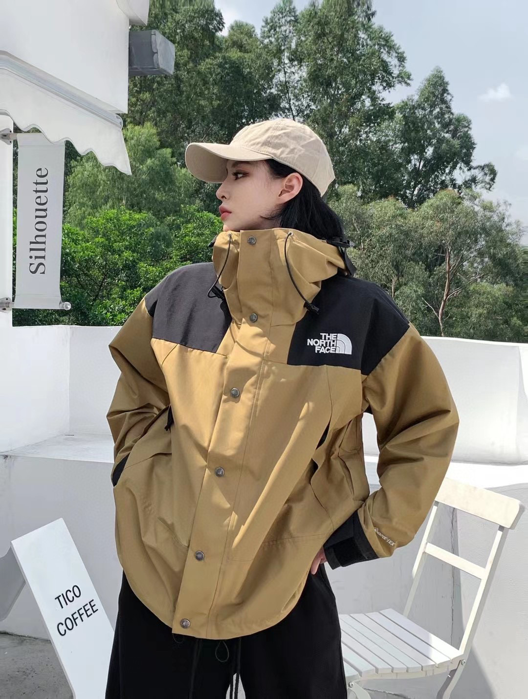 模特上身图
THE NORTH FACE/北面 1990经典款户外防水冲锋衣
