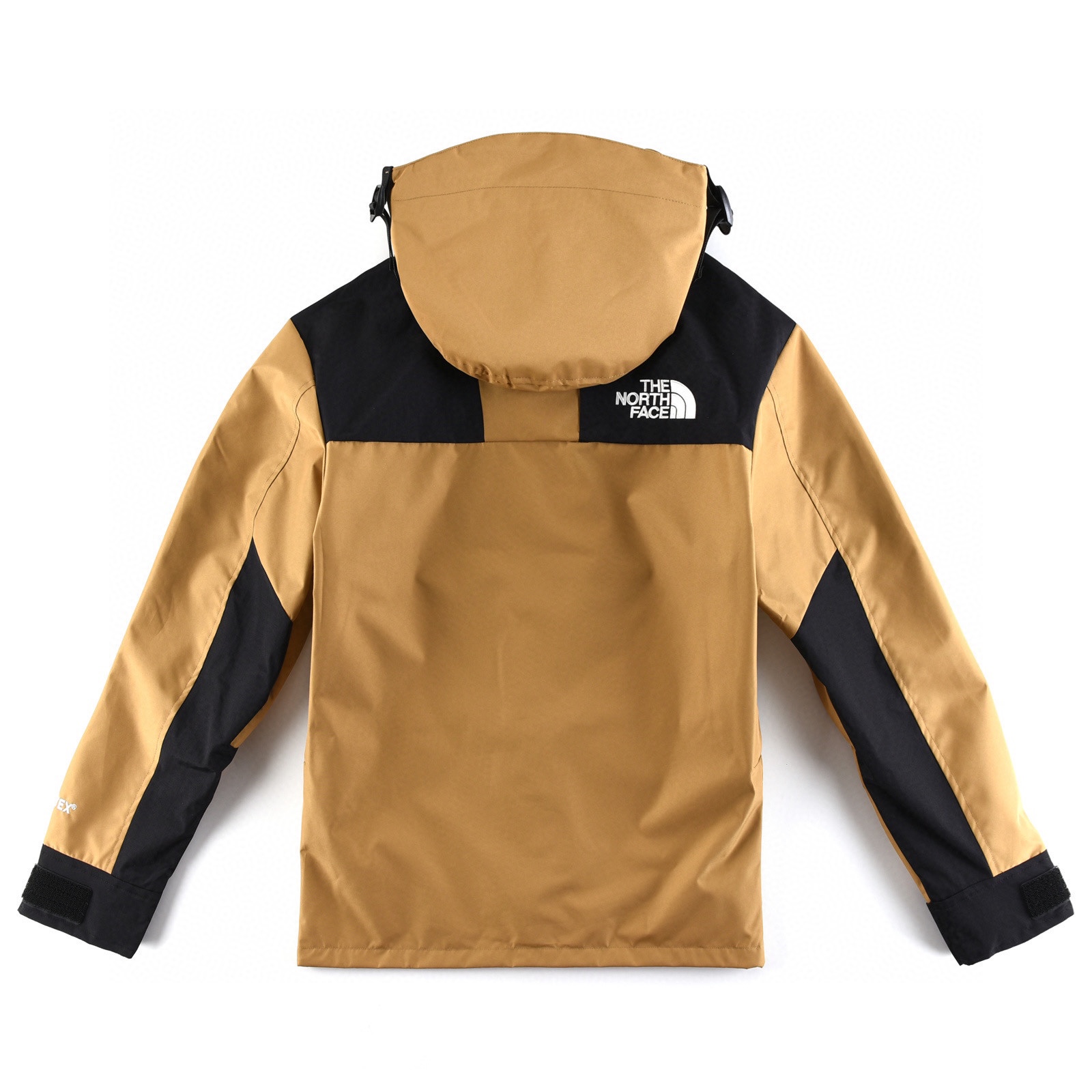 💰245【土黄】
THE NORTH FACE/北面 1990经典款户外防水冲锋衣
登山夹克#代购级为了还原Z💰的一切质感今年团队历经数月最终出货。所有辅料还原Z💰，面料做工升级。
✅防水为国际ISO标准90（ISO4）级别达到荷叶水珠滚动效果
✅高透层压织物Gore-tex仿水透气薄膜，手感更佳舒适。
✅刺绣采用原版一致进口田岛刺绣机还原Z💰。田岛刺绣工整立体，饱满度立体感以及每个字母的神韵特点，一笔一划工工整整立体效果强烈
✅全衣原厂YKK拉链，可承受10万次拉力磨损，原厂魔术贴。开模定制五金配件，字体清晰立体
✅冲锋衣代表作品1990年MJ是TNF的传统最爱。这款时尚夹克采用GT设计，为您的所有都市冒险而重新构想，提供无与伦比的防水和防风保护。
✅GT配有塔夫绸和拉绒经编衬里相当保暖。
✅另外可与1996羽绒服组合搭配保暖效果超级无敌‼️
Size:XS-2XL