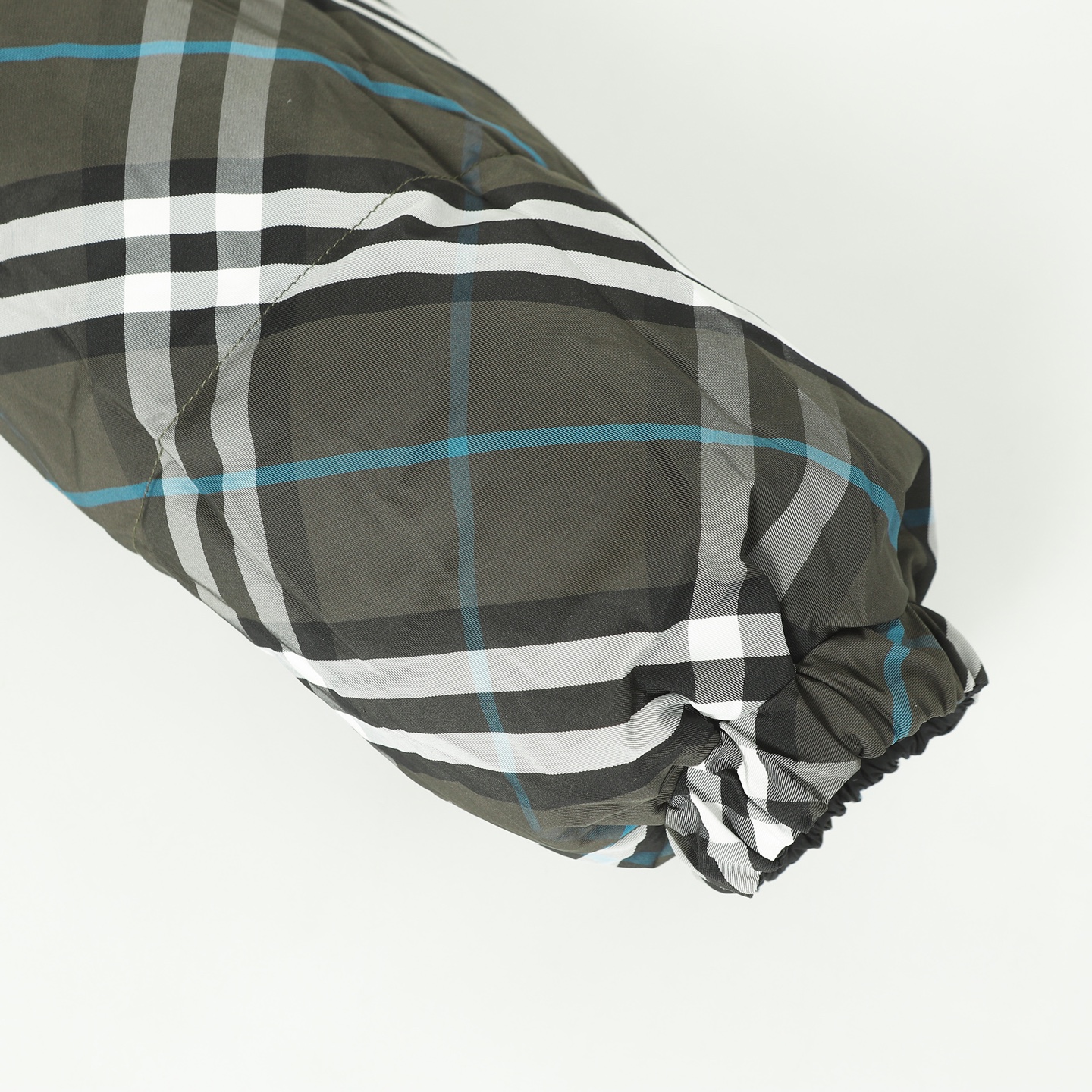 Burberry Chaqueta Acolchada Reversible con Diseño de Cuadros para Hombre/Mujer 6 i1758536727440 5639 0 4