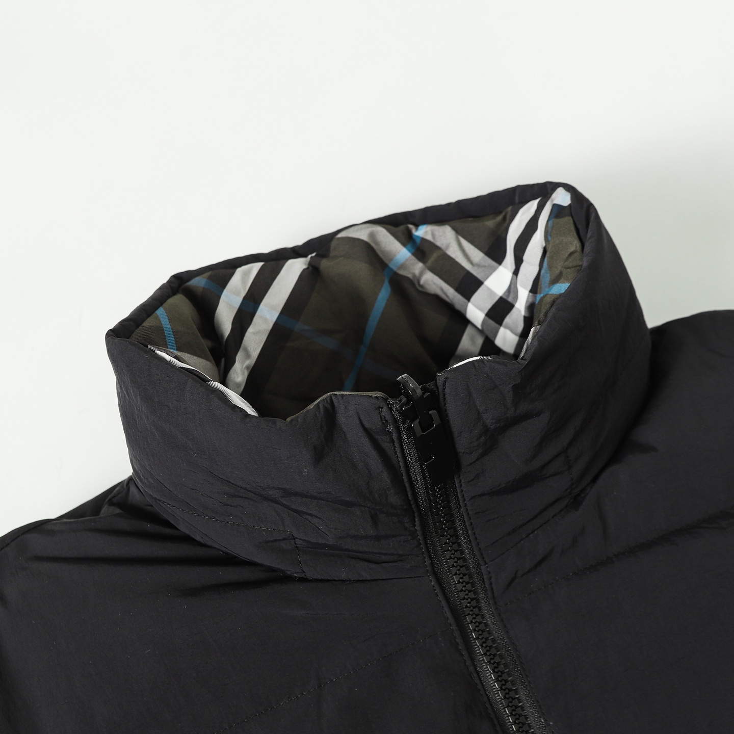 Burberry Chaqueta Acolchada Reversible con Diseño de Cuadros para Hombre/Mujer 9 i1758536727487 7296 0 7