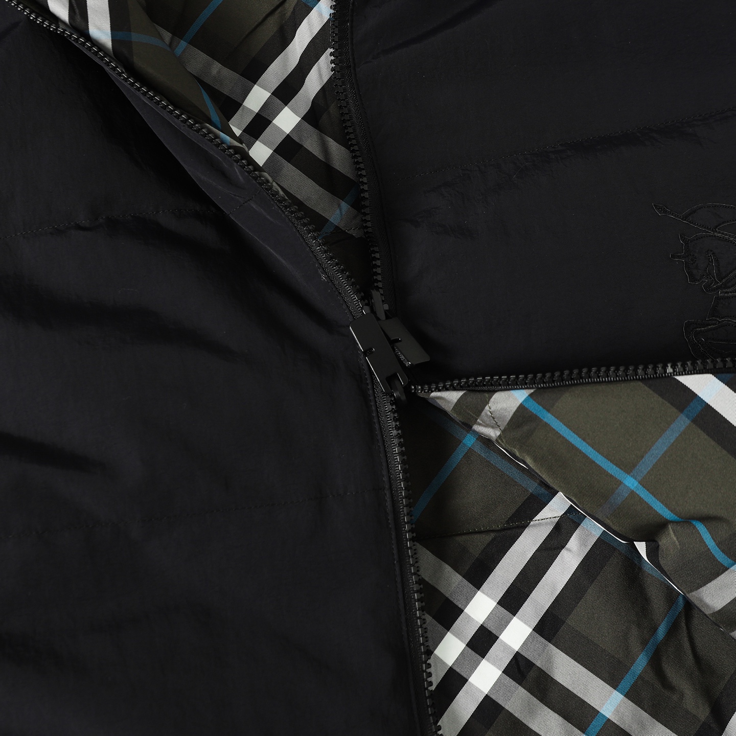 Burberry Chaqueta Acolchada Reversible con Diseño de Cuadros para Hombre/Mujer 8 i1758536727518 5704 0 6