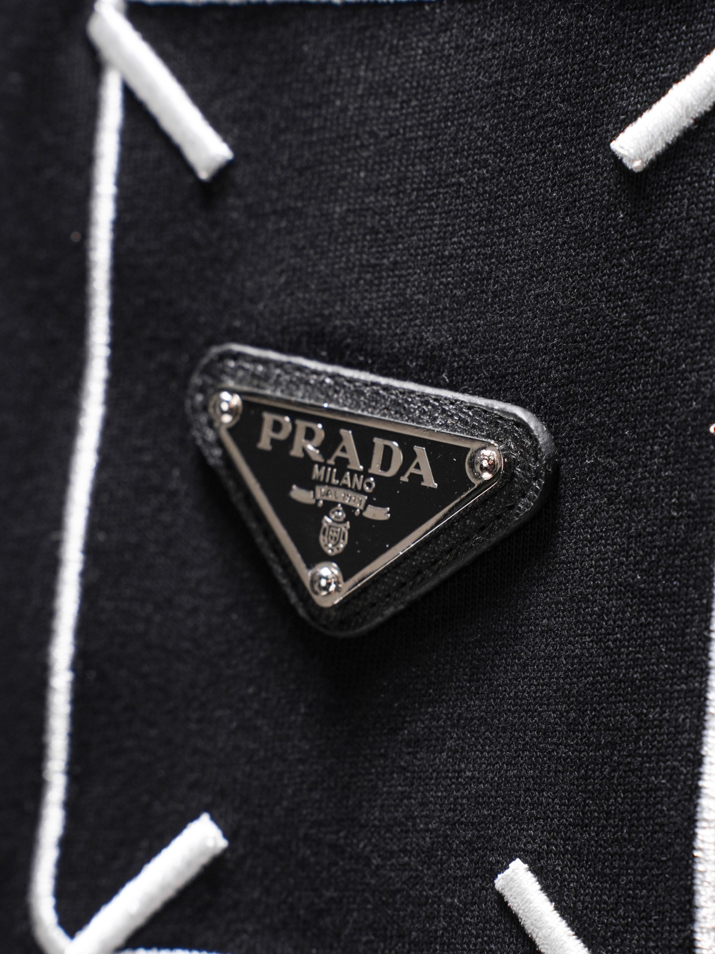 Prada PRADA/普拉达26ss胸前刺绣三角标圆领T恤短袖