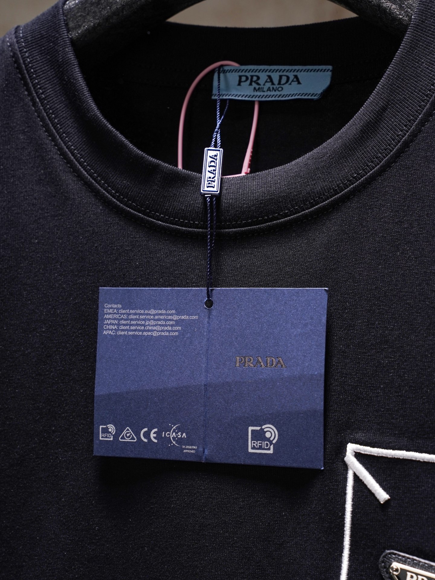 Prada PRADA/普拉达26ss胸前刺绣三角标圆领T恤短袖