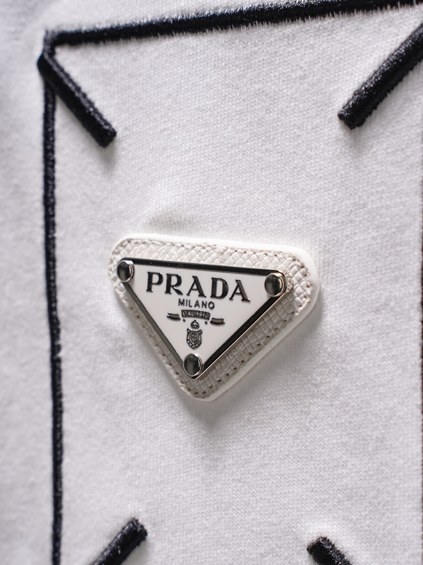 Prada PRADA/普拉达26ss胸前刺绣三角标圆领T恤短袖