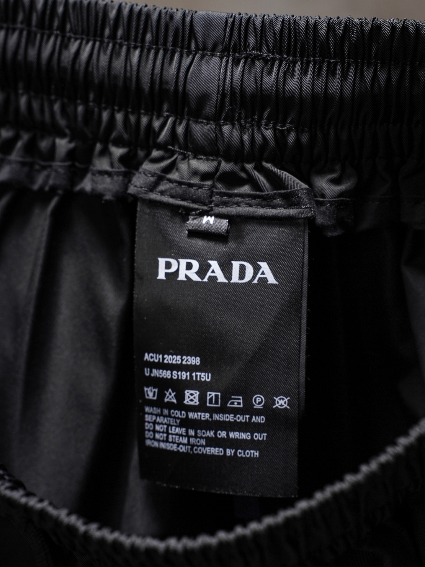 Prada Prada/普拉达26ss三角标侧边大口袋短裤