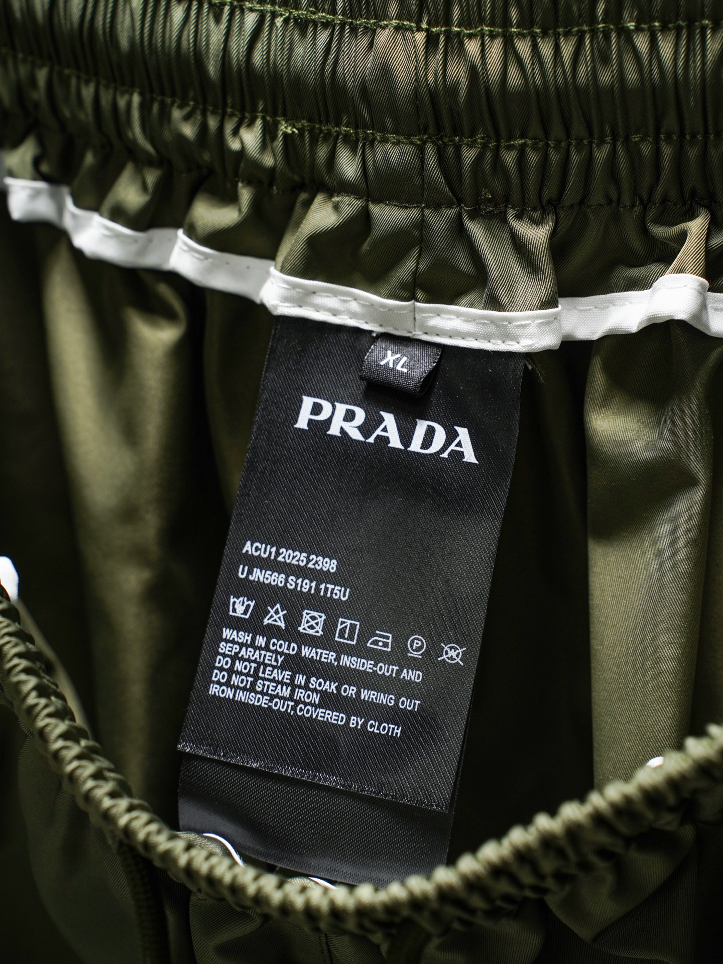 Prada Prada/普拉达26ss三角标侧边大口袋短裤