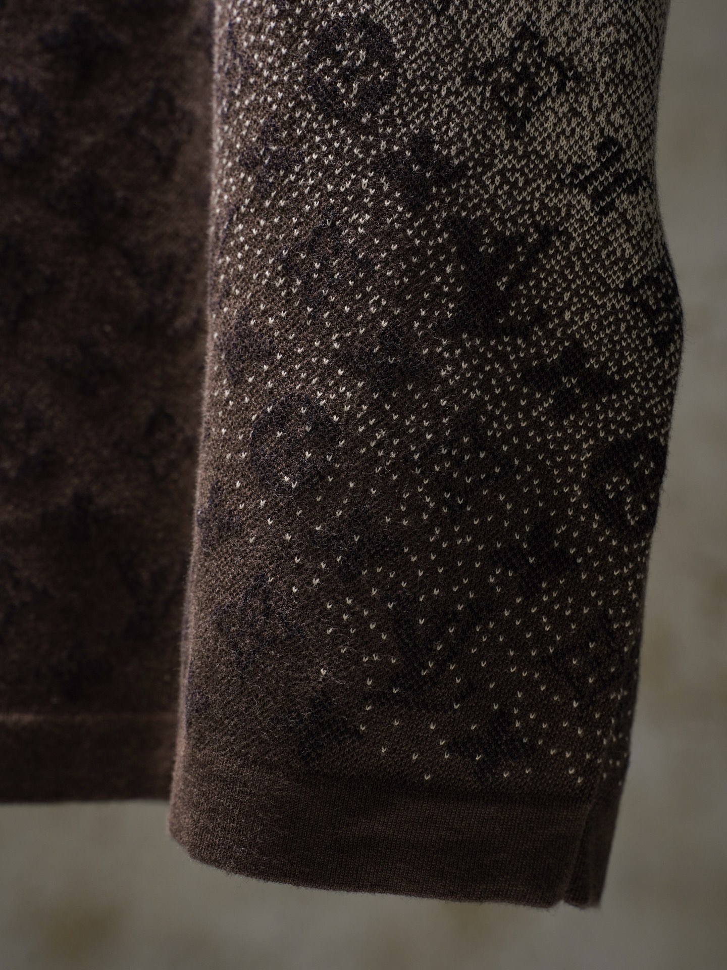Louis Vuitton 1v 26SS 字母暗纹提花渐变毛织短袖棕色