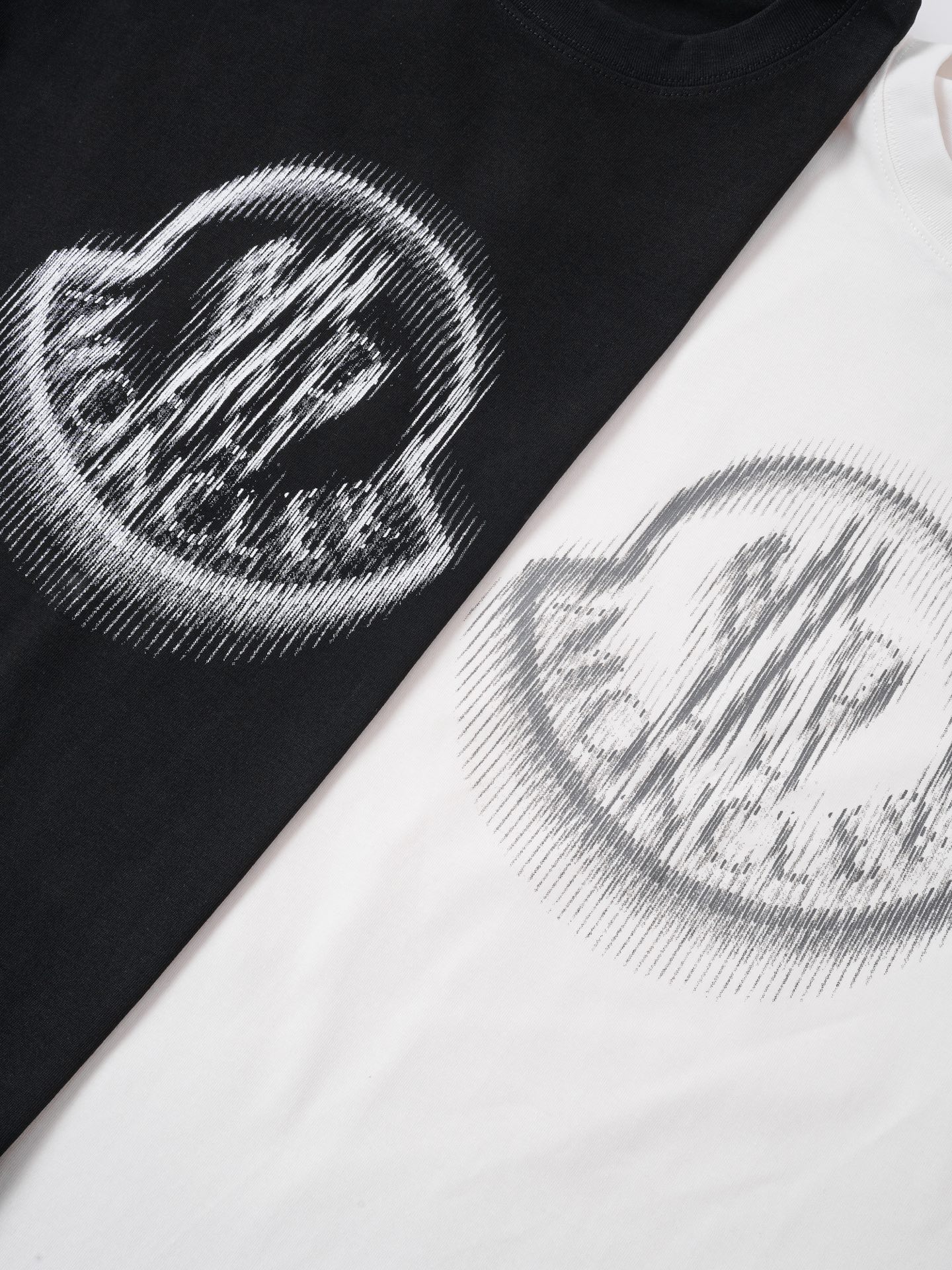 Moncler MONCLER 26SS字母LOGO标识印花模糊感短袖T恤