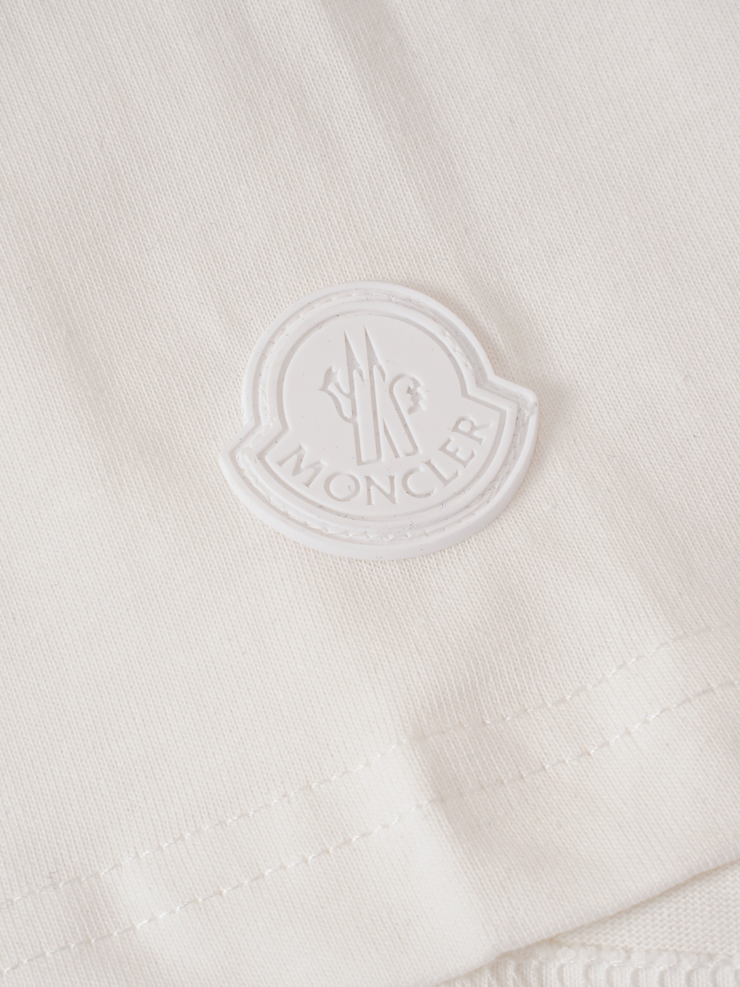 Moncler MONCLER 26SS字母LOGO标识印花模糊感短袖T恤