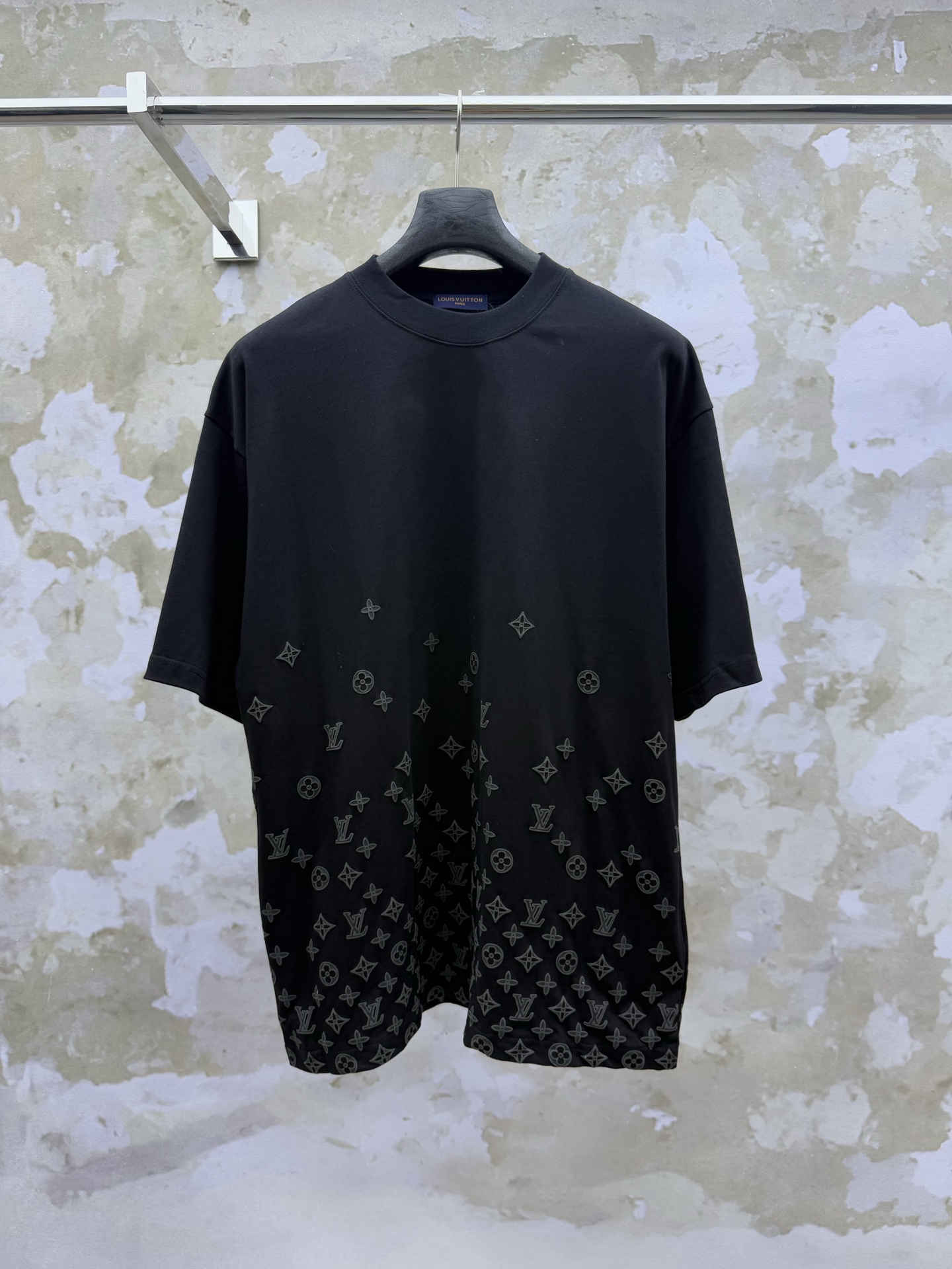 P70 LOUIS VUITTON camiseta de cuello redondo de manga corta con estampado de espuma ●Color: blanco ●Ajuste: corte holga…