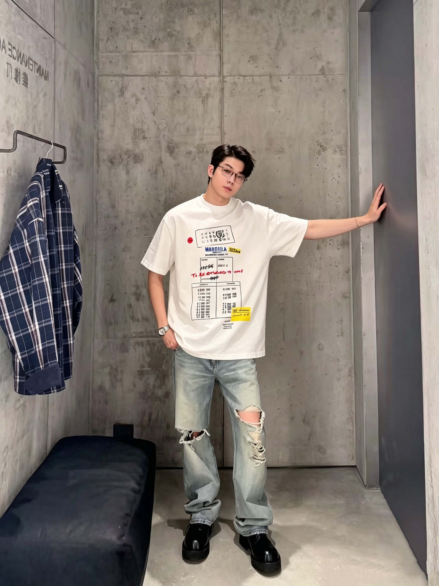 MM6马吉拉26ss camiseta de manga corta con estampado de hoja de préstamo Imagen de uso