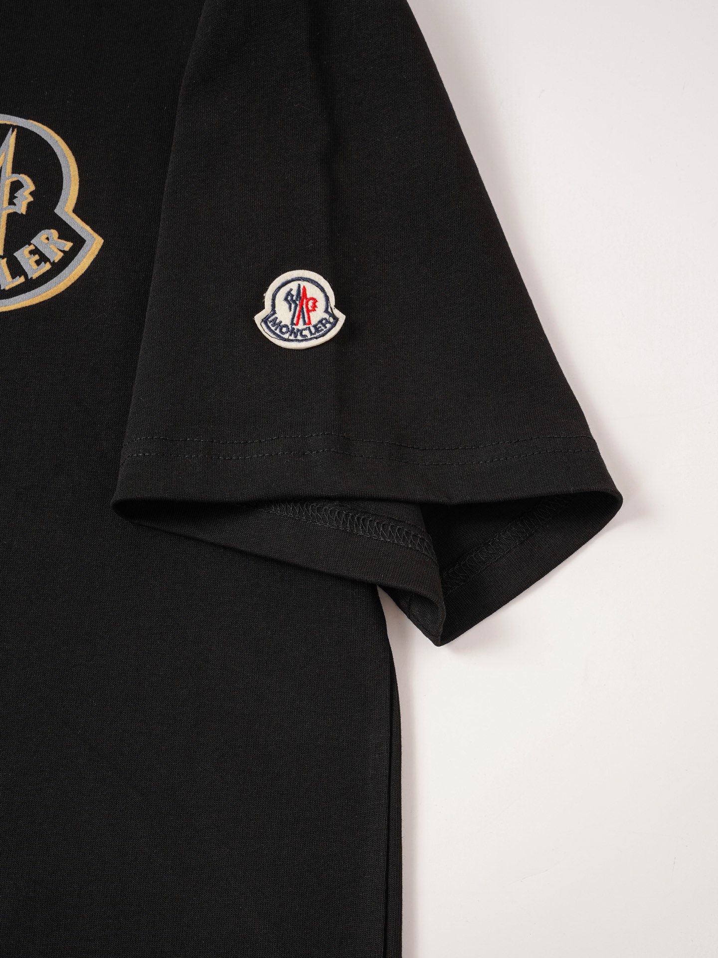 Moncler MONCLER蒙口26SS徽标胶浆印花舒适合身圆领短袖T恤