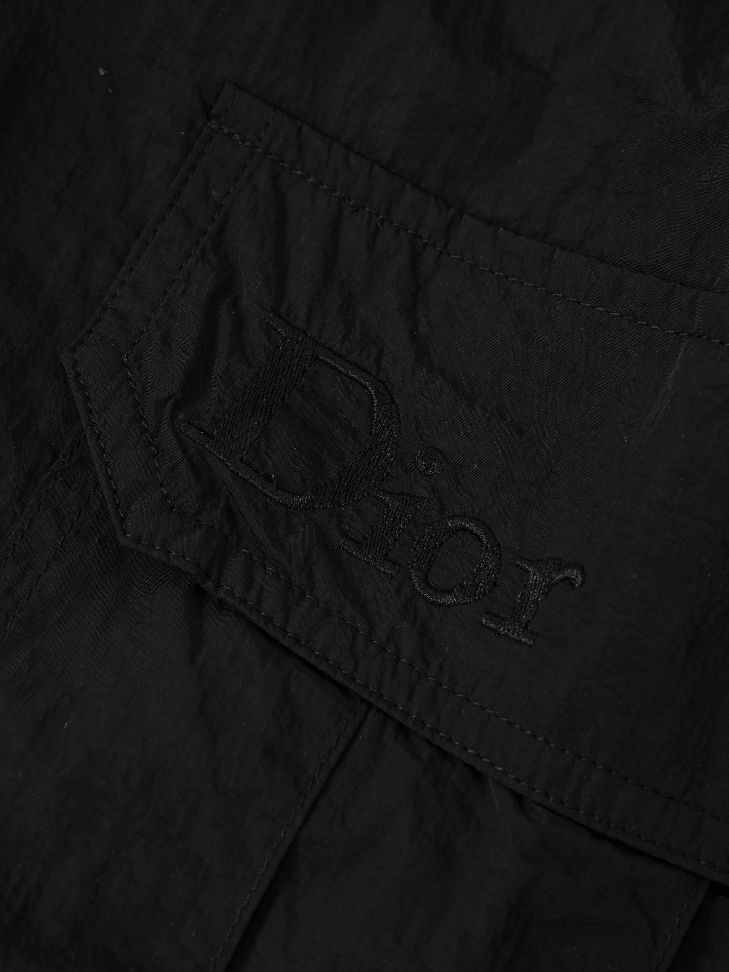Dior DIOR迪奥26SS字母刺绣徽标纽扣工装短裤