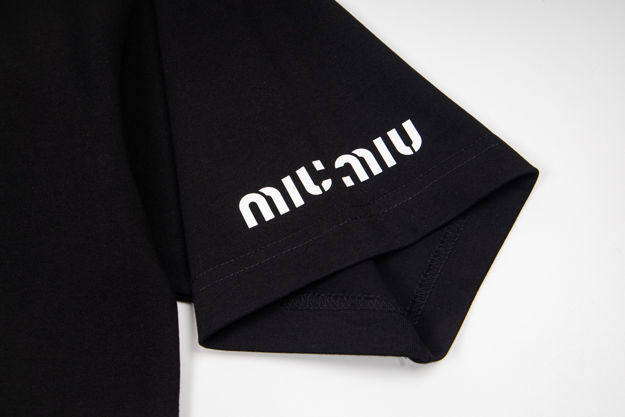Miu Miu MIU MIU缪缪26SS字母压胶T恤