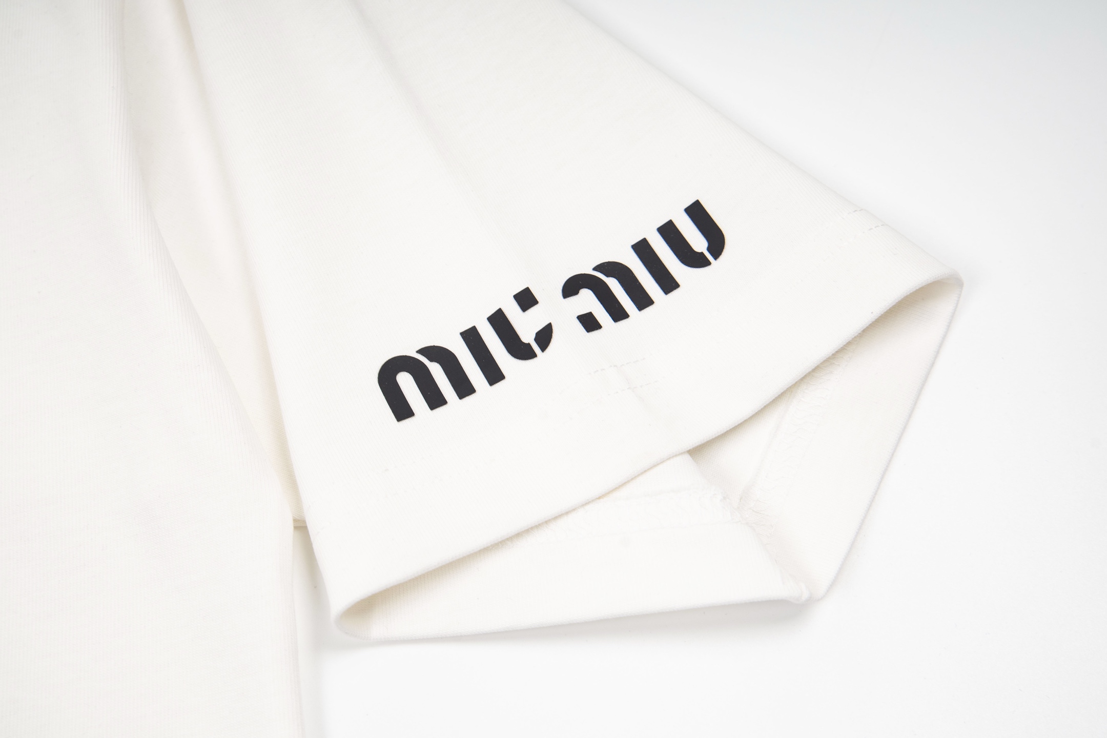 Miu Miu MIU MIU缪缪26SS字母压胶T恤