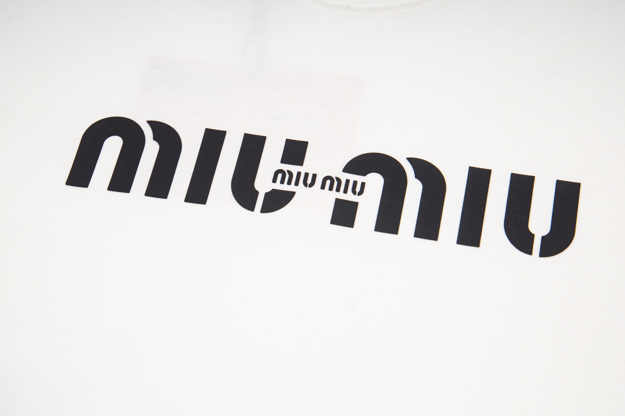 Miu Miu MIU MIU缪缪26SS字母压胶T恤
