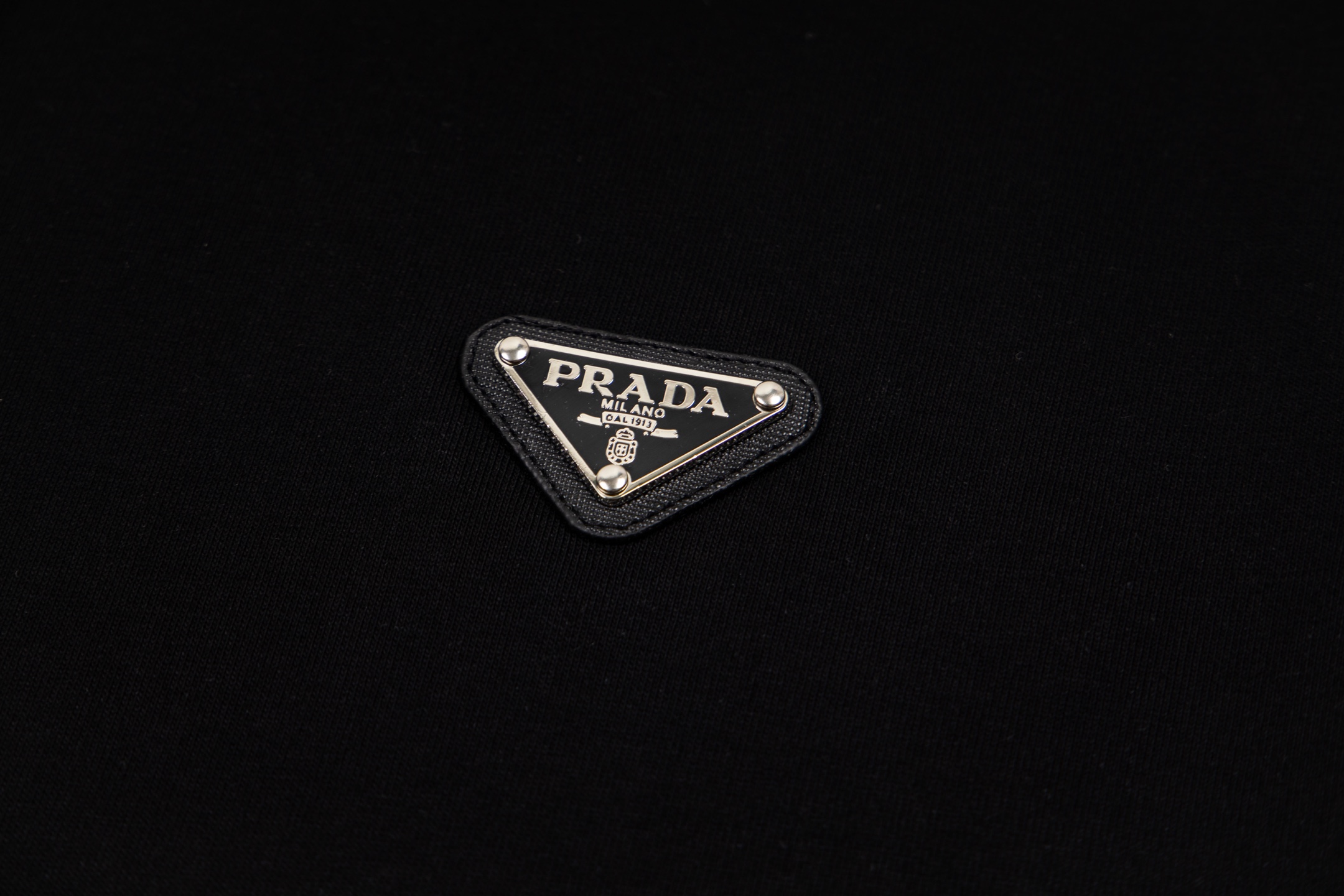 Prada Prada 普拉达三角圆领T恤短袖