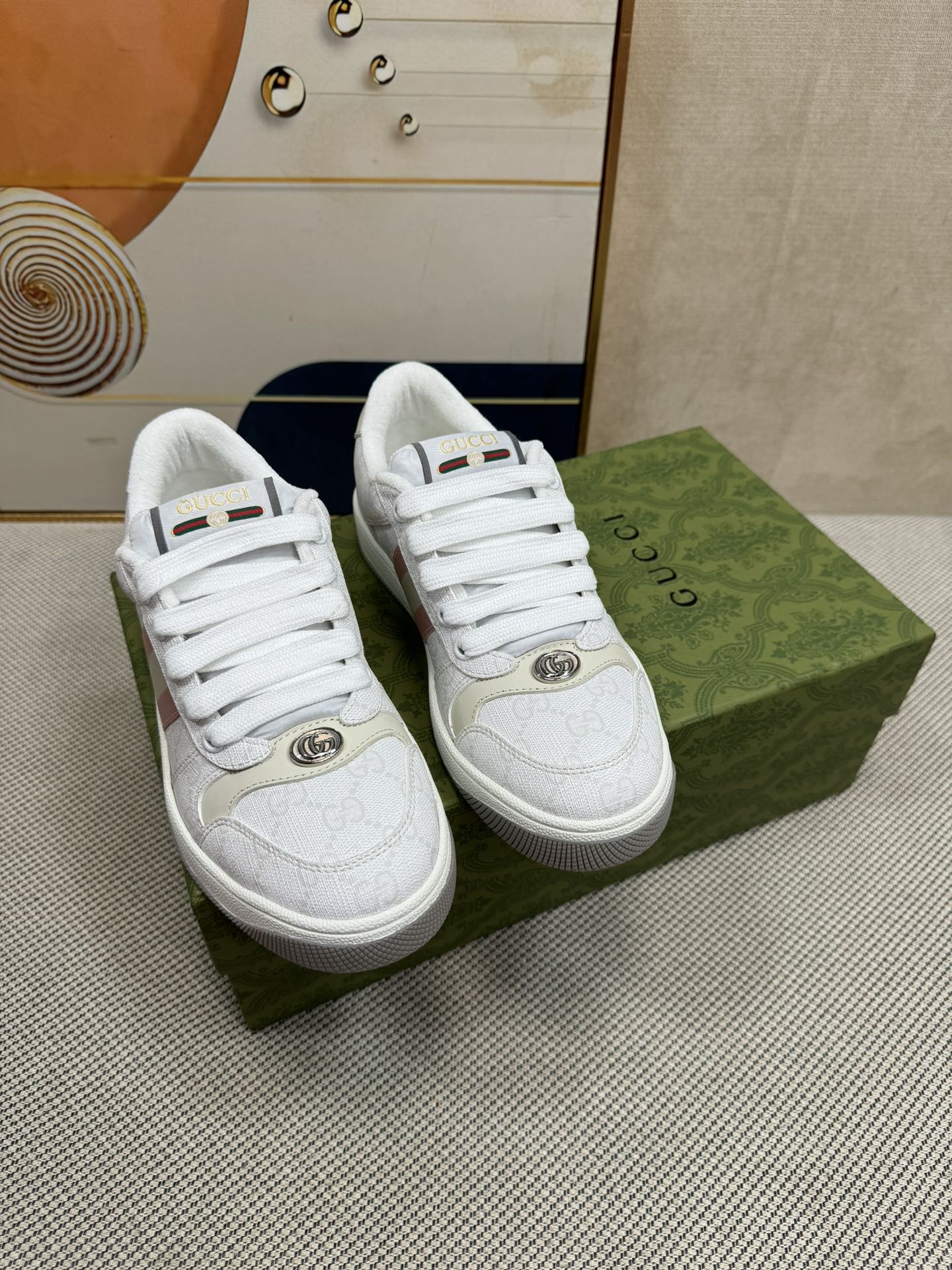 NO:483838,Gucci————— Purchase version NFC with scanning code chip High-quality series of old dirty shoes - Year-on-year hot products are coming!  Nine out of ten to ten must be sold, new colors are added - the ultimate version of the market!  Buy the original version to develop... Fabric Material, Outsole, Compare the details at will!  The mold-opening temperament is a world-class replica diamond chain... Metal cherry pendant... Metal versatile crystal cylindrical mark... Gucci original customized narrow webbing... Super flash series - flash diamond chain. Cherry decoration can be detached, one to two to match, highlighting personality. Exclusive colored cowhide fabric. Handmade and old, very textured and has a sense of high-end!  The workmanship details can be reflected, and no one line is missed. The original towel cloth is delicate, soft, more comfortable and breathable, private molded steel stamped two colors, bagging process Goodyear edge locking method Fabric: original imported high-quality cloth/silk cowhide Outsole: original TPU sole (the lower layer is wide, the upper layer is narrow) European version matching packaging... Women's model 35-40 (34 41 custom made no return) Men's model 39-44 (38 45 46 custom made no return), casual shoes/sports shoes, gucci, sneakers, cowhide19860909Gucci————代购版本 NFC带扫码芯片 高品质系列做旧小脏鞋-年爆款来袭！ 十转九卖必上款 新色加推-市场终极版本！ 购原版开发….面料 材质 大底 细节任意对比！ 开模气质世奇一比一精复刻水钻链.....金属樱桃吊坠……金属百搭水晶圆柱形标……Gucci原版定制窄织带…… 超闪系列—闪钻链.樱桃装饰可拆卸,一变二任意搭配,彰扬个性 专属擦色牛皮面料.手工做旧非常有质感,自带高级感！ 做工细节图可体现,不放过一条线. 原版毛巾布里细腻柔软更舒适透气,私模钢印双色 套包工艺 固特异锁边做法 面料:原版进口高品质布/丝绸牛皮 大底:原版TPU大底(下层宽,上层窄) 欧版配套包装…… 女款35—40（34 41定做不退换） 男款39-44（38 45 46定做不退换）,休闲鞋/运动鞋,gucci,sneakers,cowhide,Women's Shoes